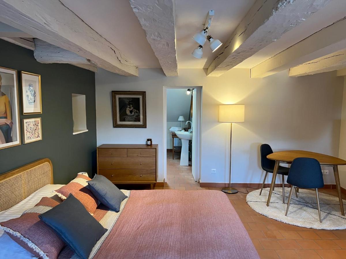 Suite - Photo 2