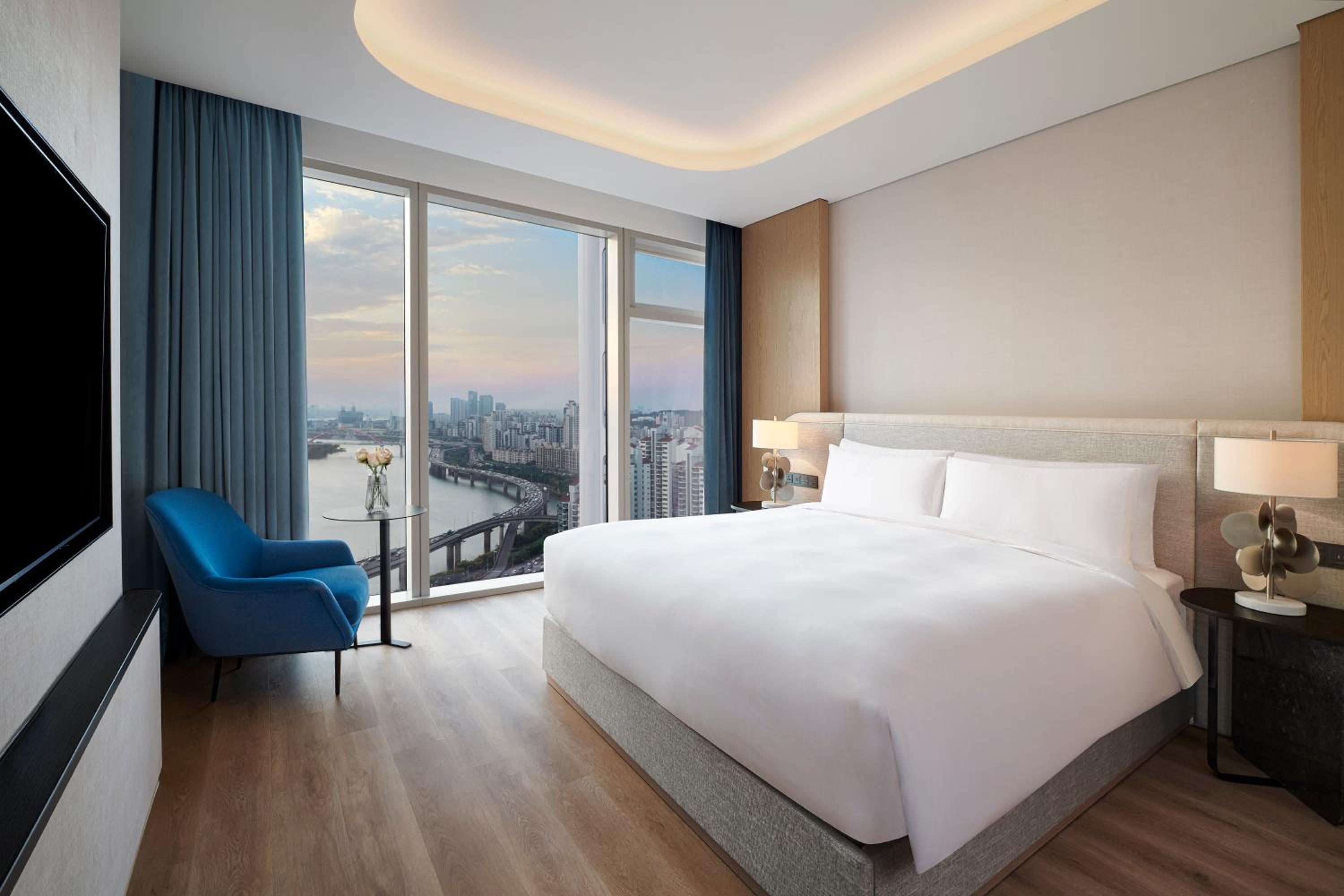 Premier River Suite with 1 King Bed, River View - Photo 2
