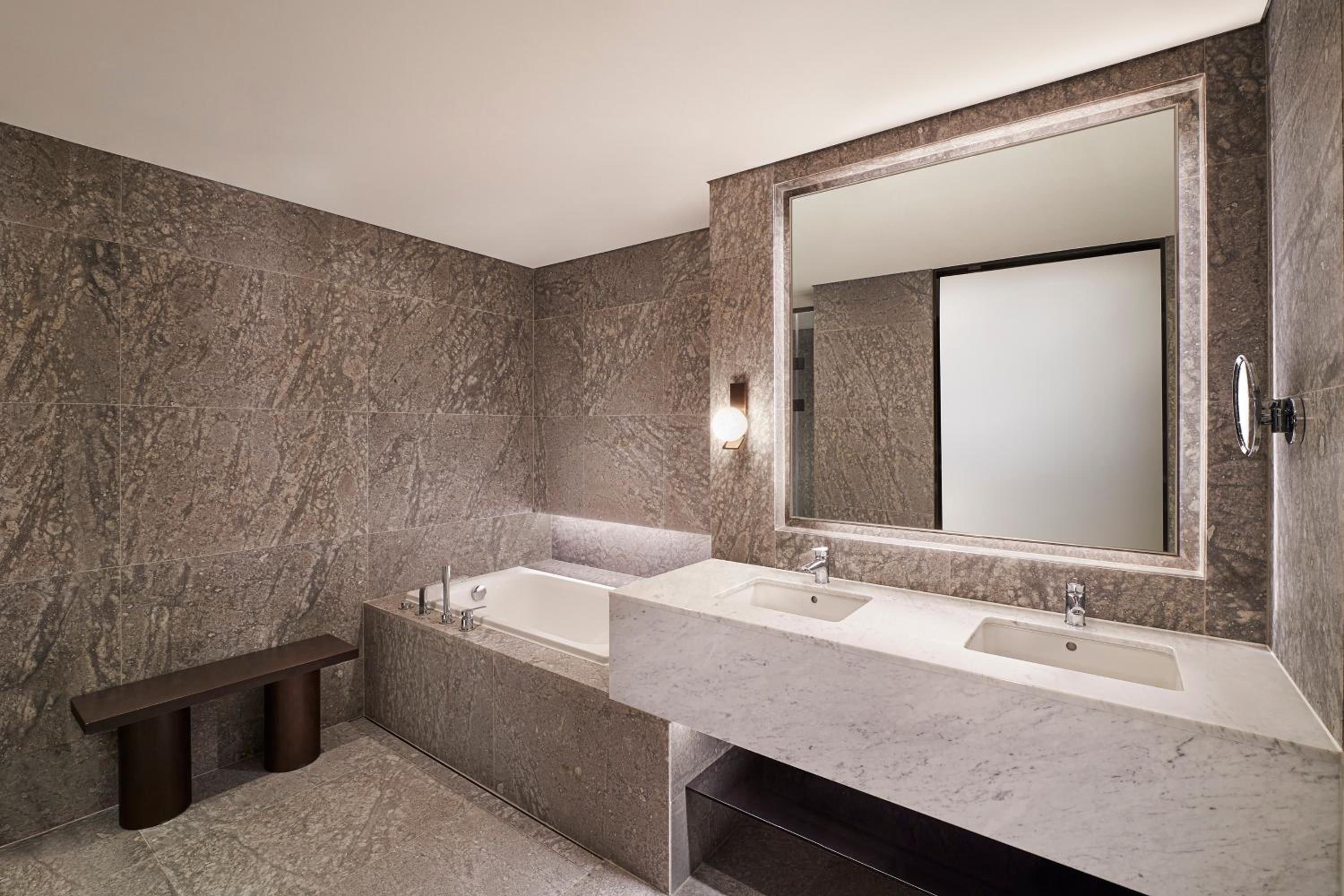 Premier River Suite with 1 King Bed, River View - Photo 3
