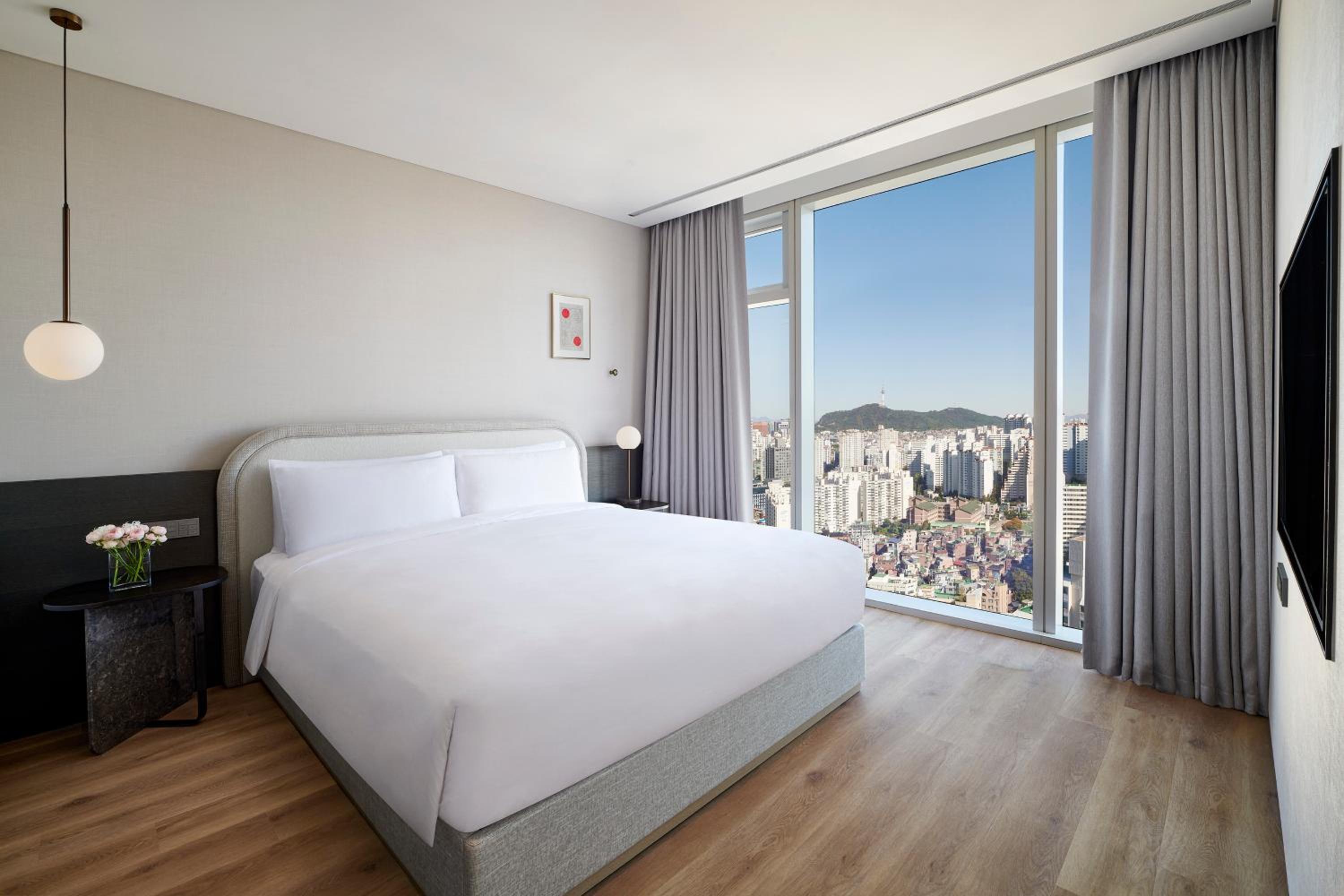 Namsan Suite with 1 King Bed, Namsan View - Photo 5