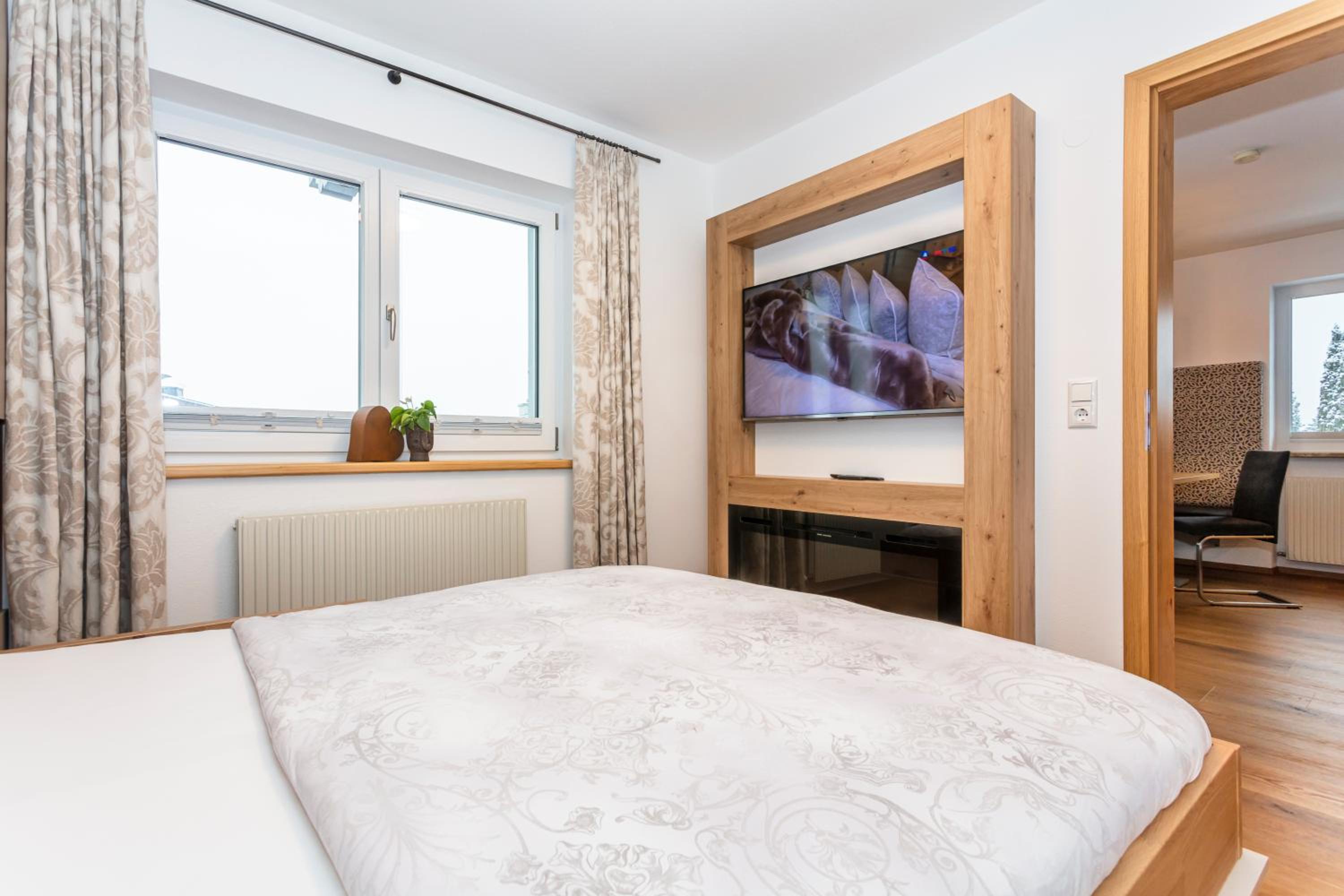 Apartment with Mountain View
