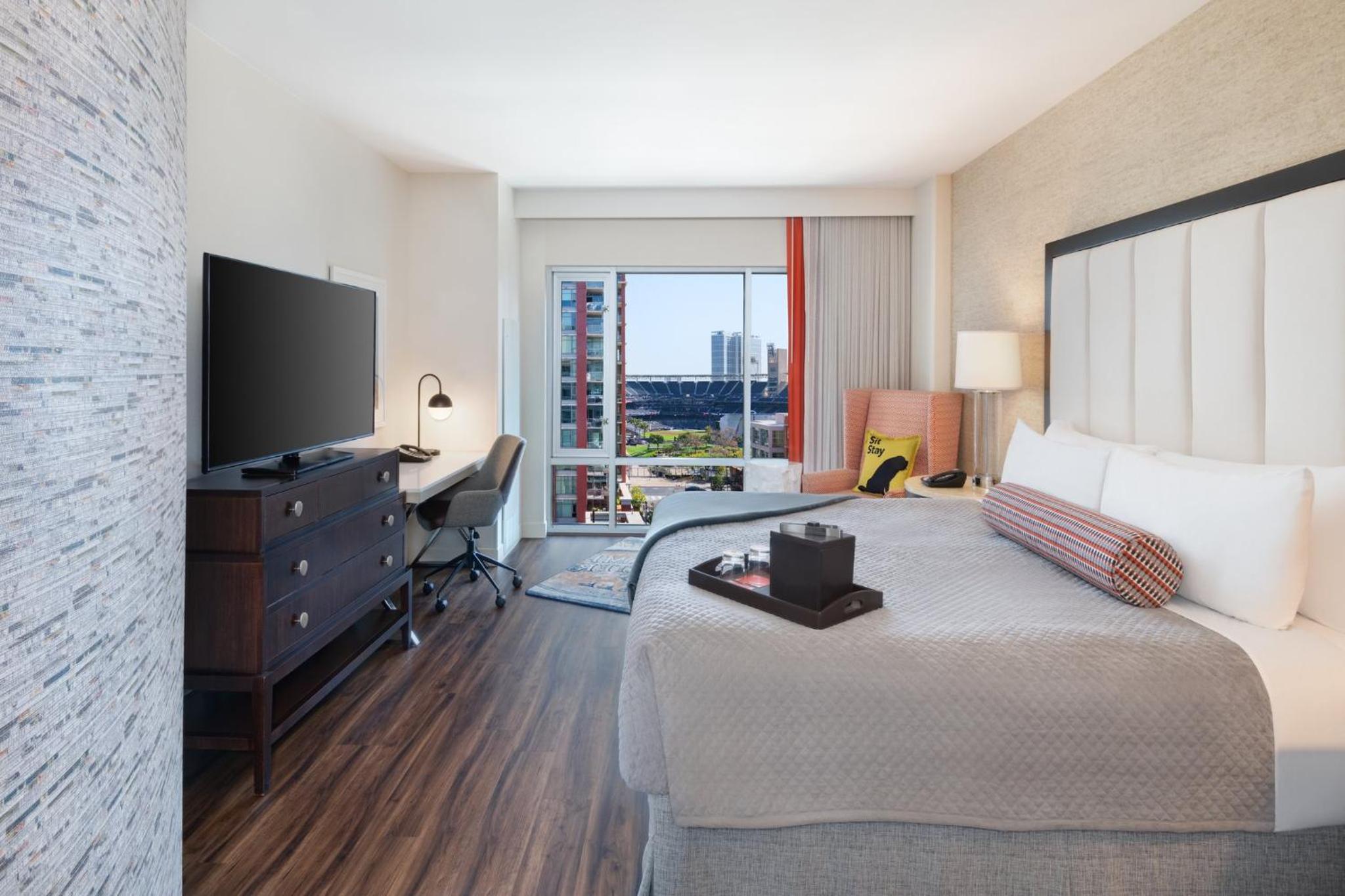 Premium King Room with Park View - Photo 1