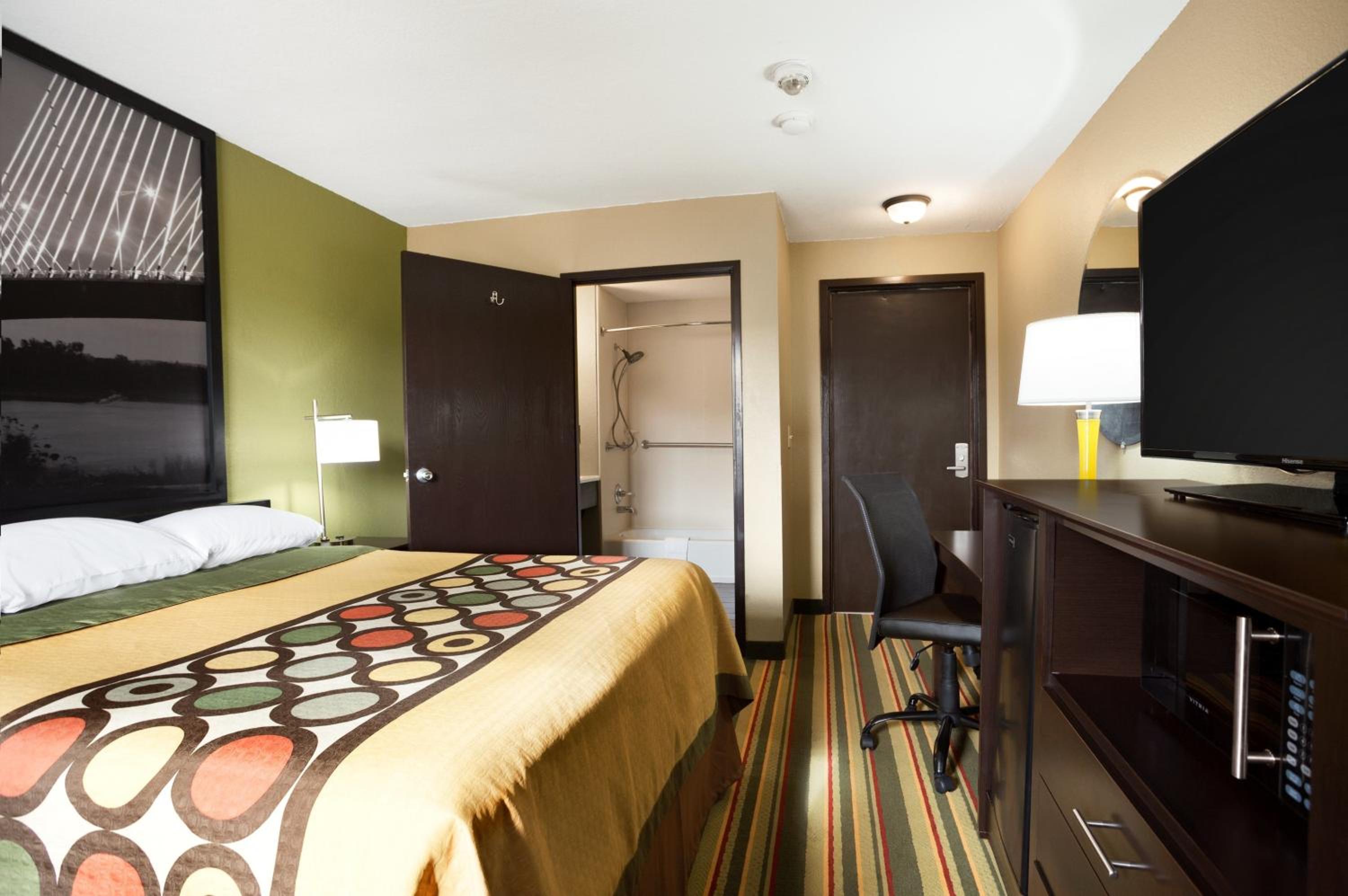 Queen Room - Disability Access/Non-Smoking