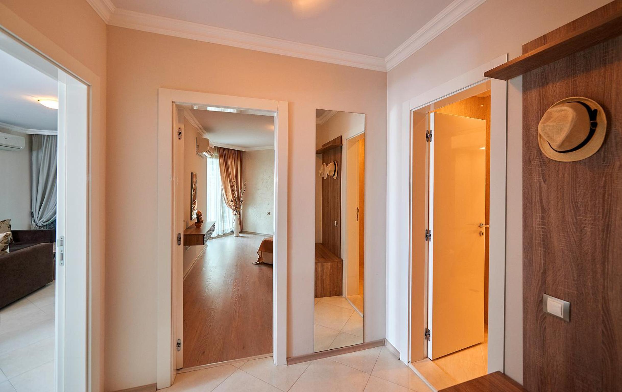 Apartment with Garden View