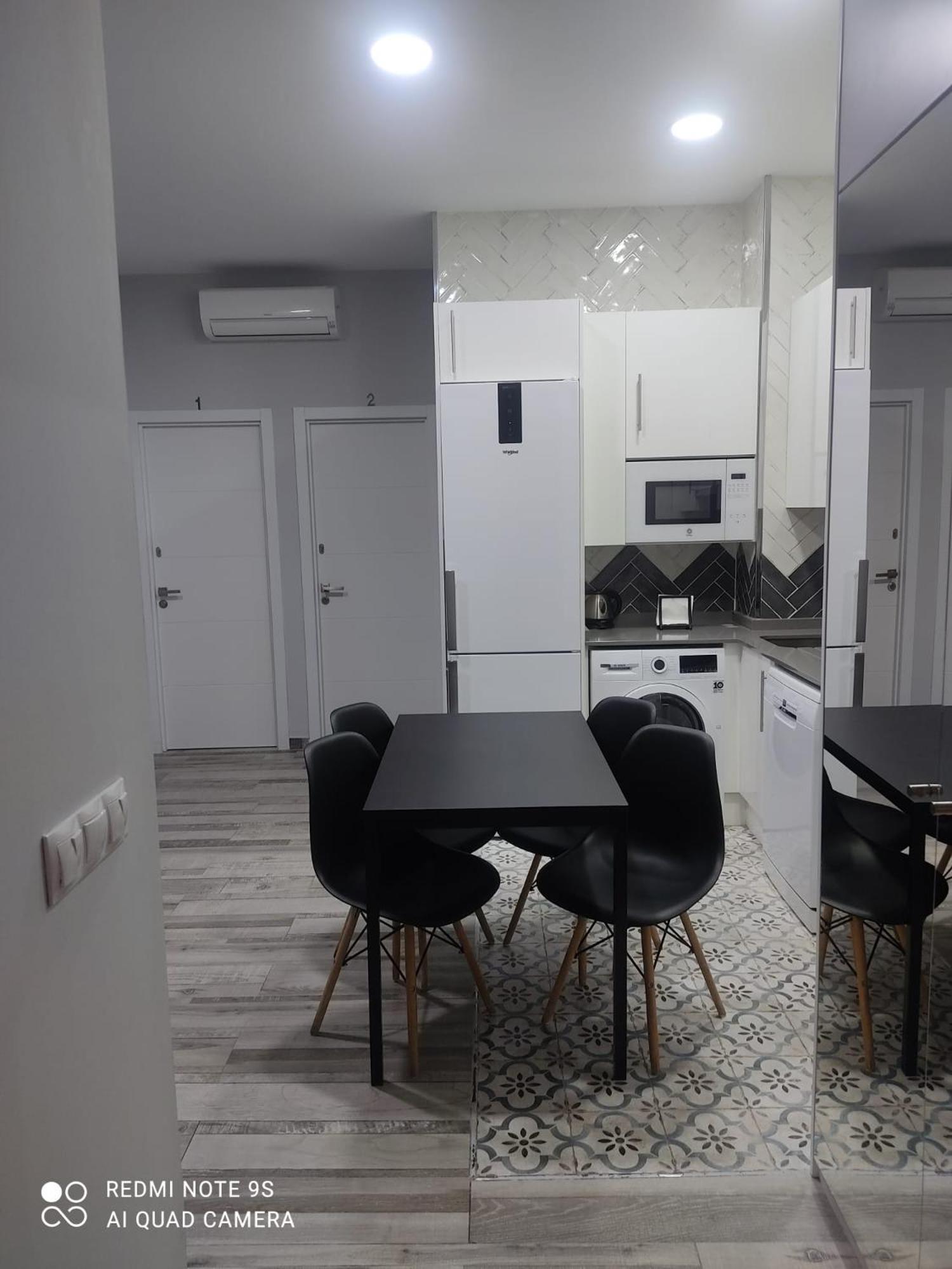 Double Room with Private Bathroom - Photo 3