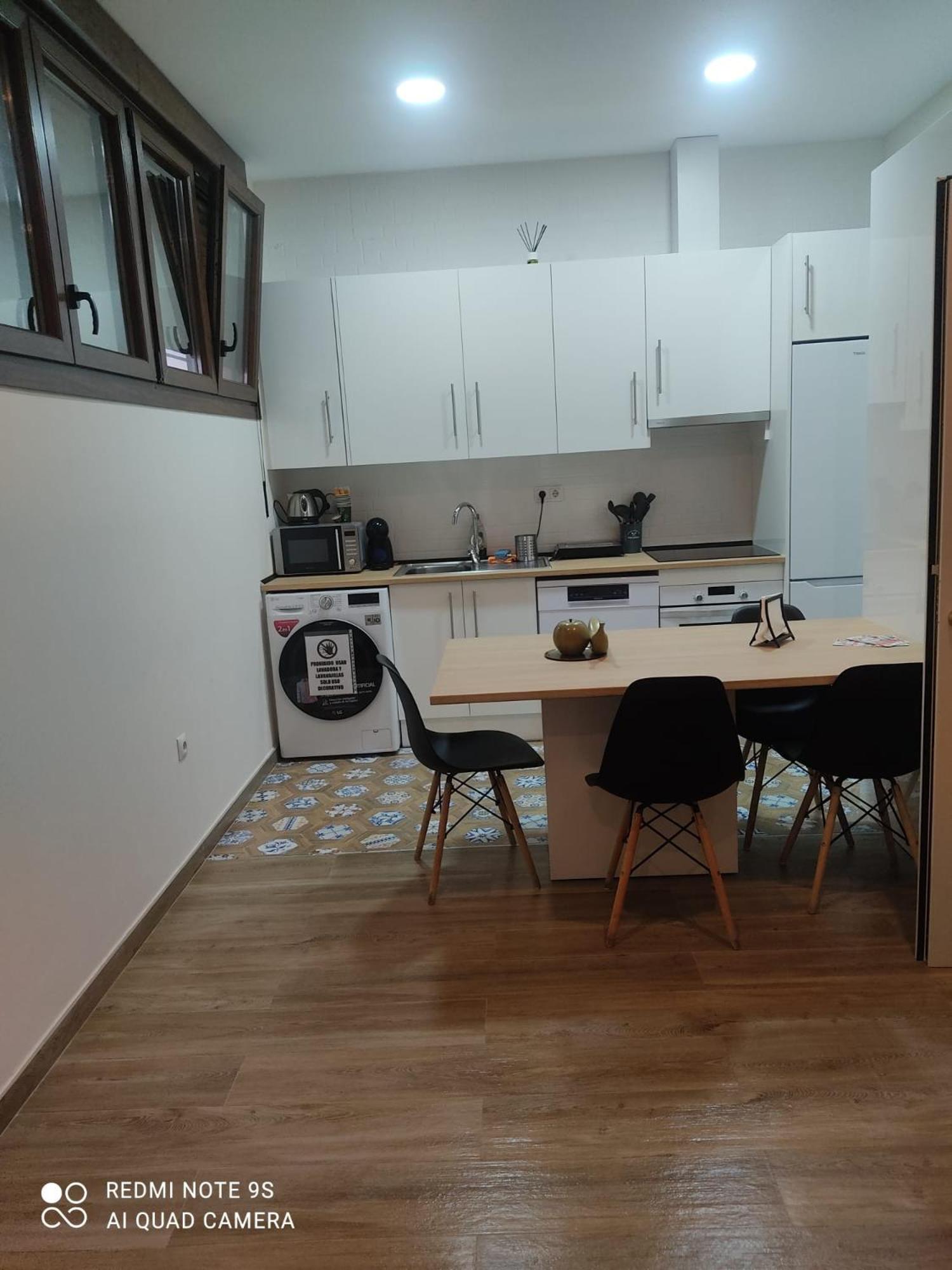 Double Room with Private Bathroom - Photo 2