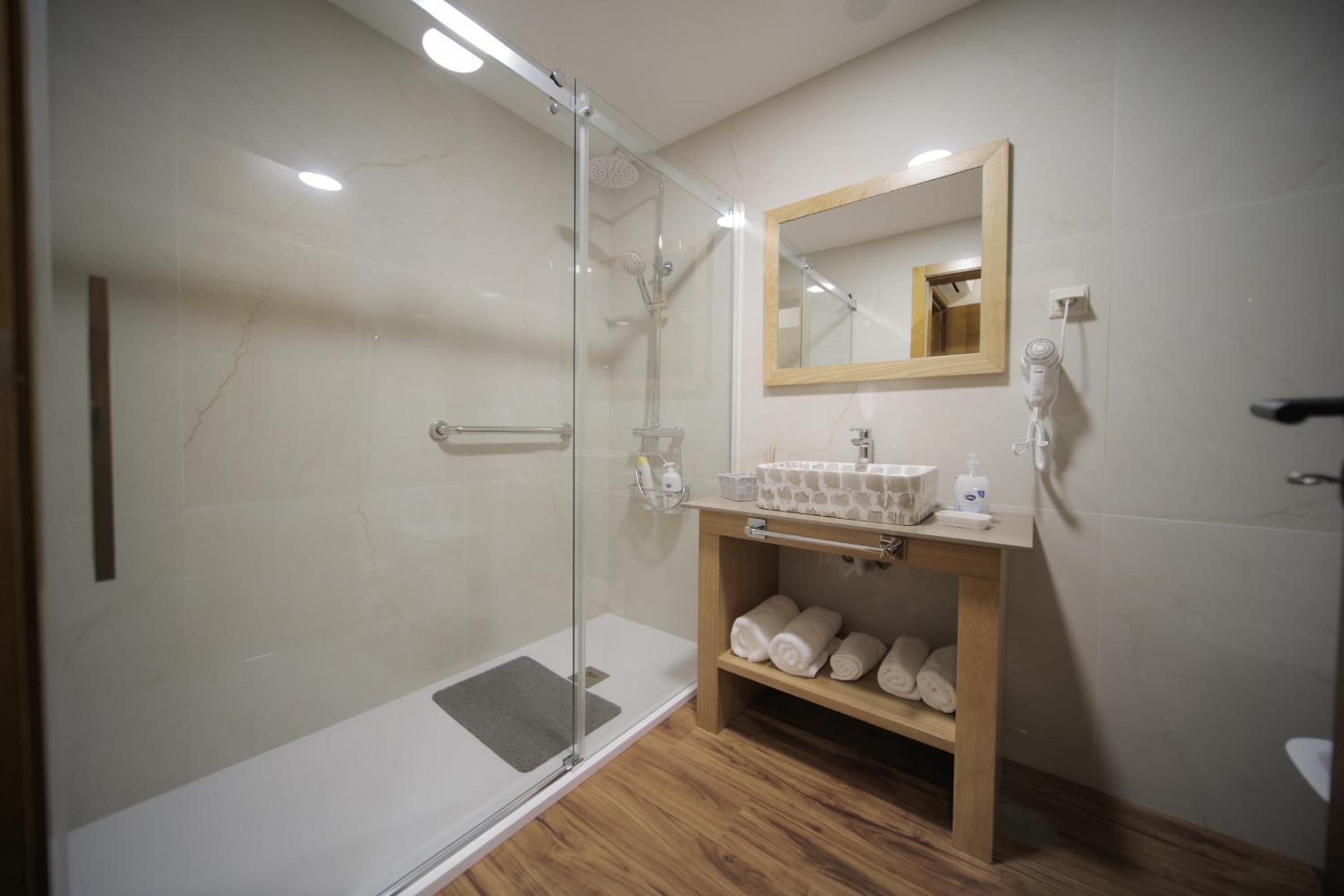 Double Room - Disability Access - Photo 33