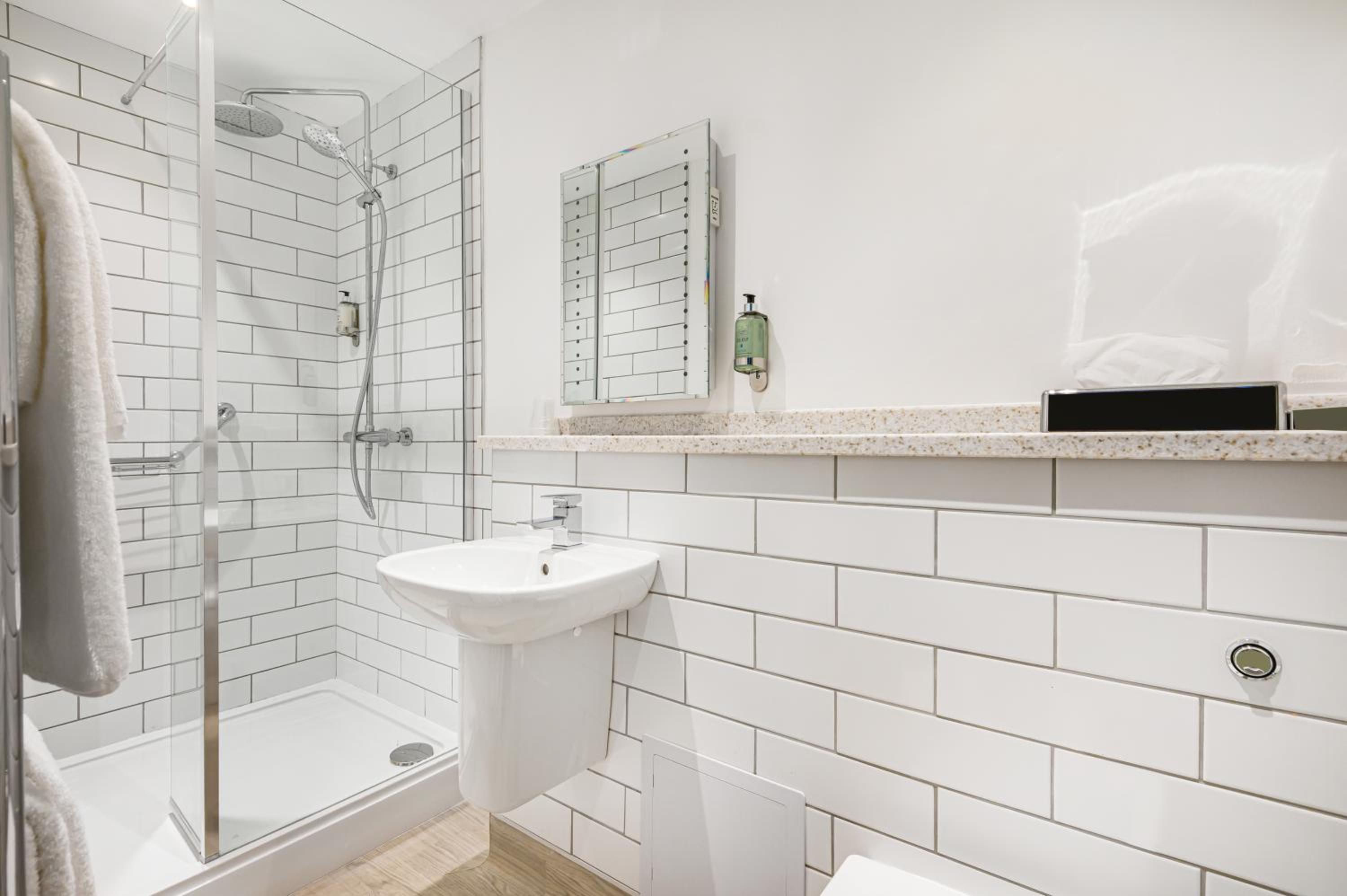 Small Double Room - Photo 9