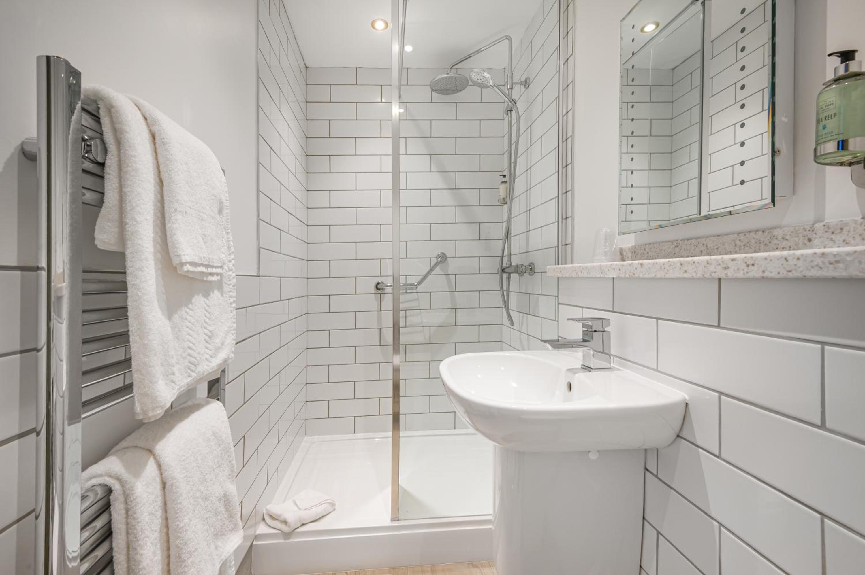 Small Double Room - Photo 11