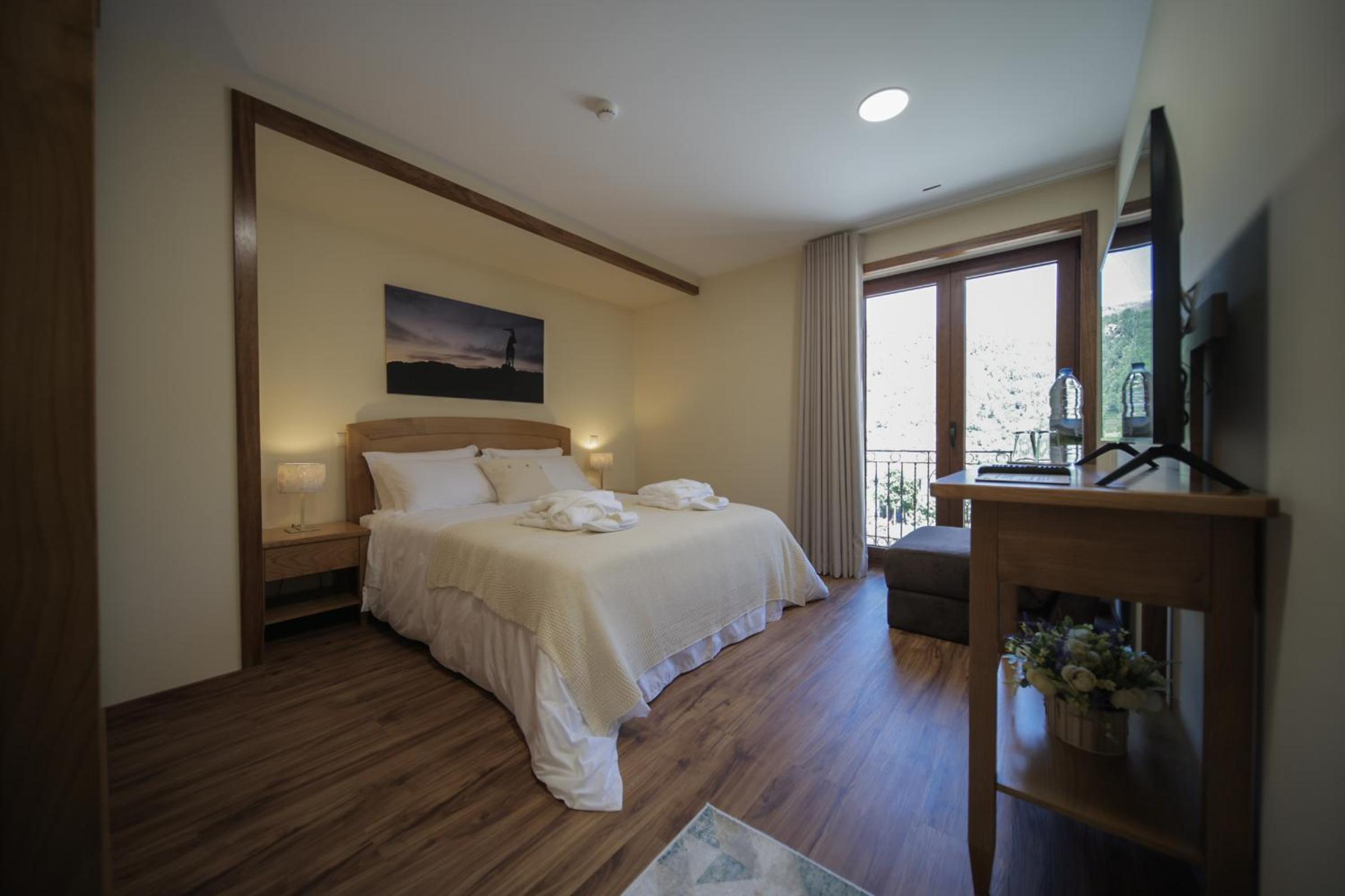 Deluxe Room - Photo 2