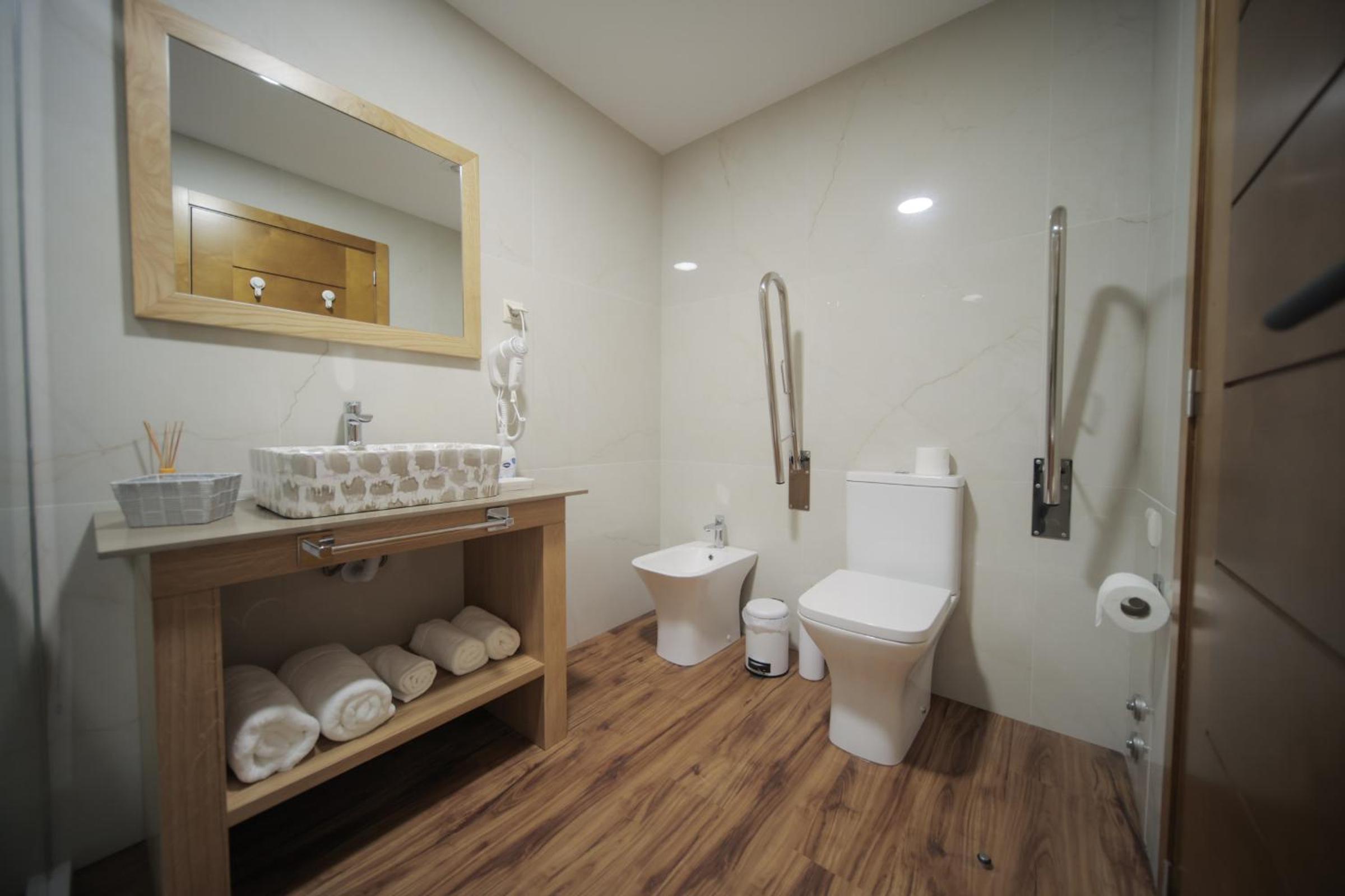 Double Room - Disability Access - Photo 32