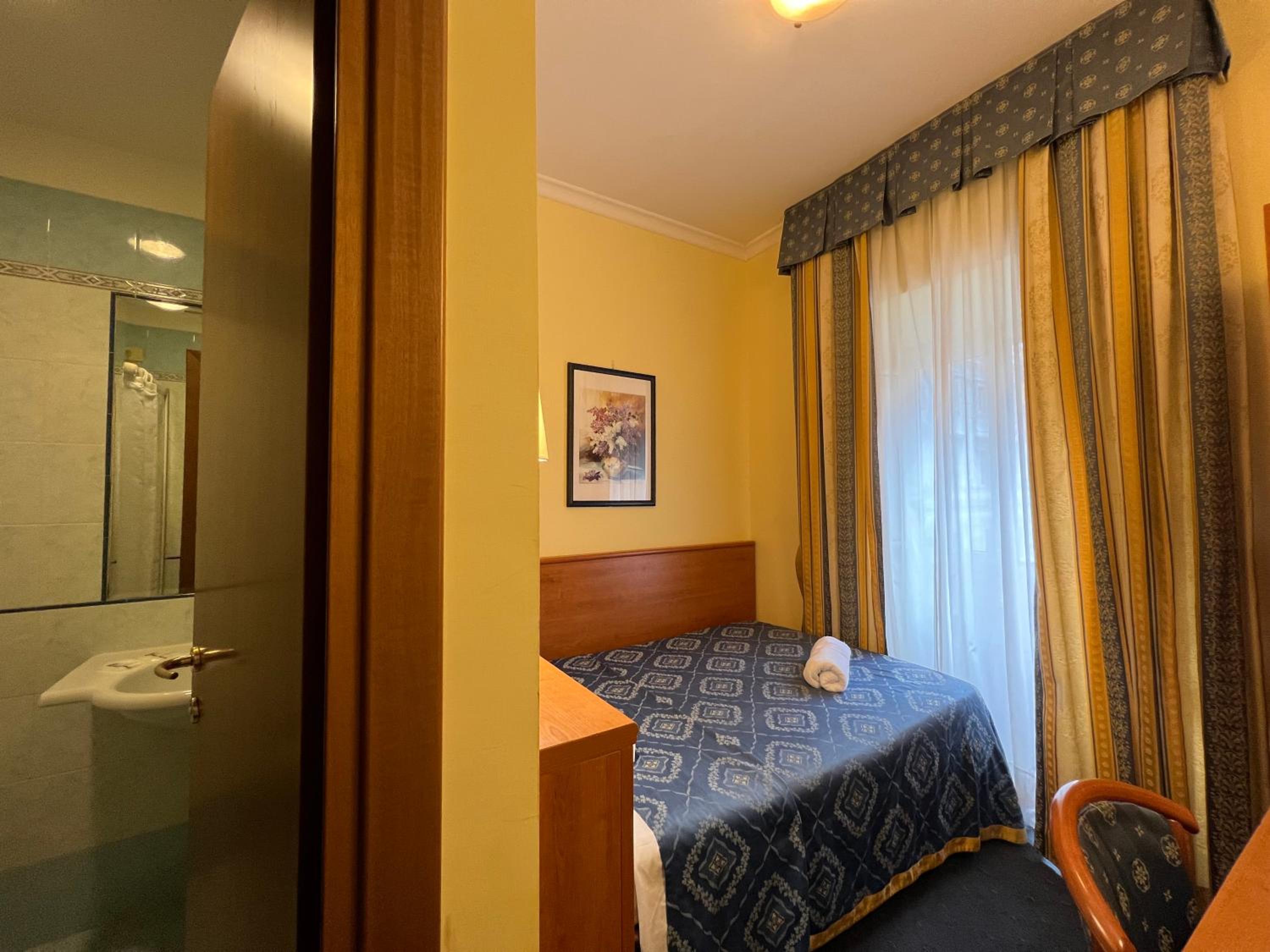 Single Room with French Bed