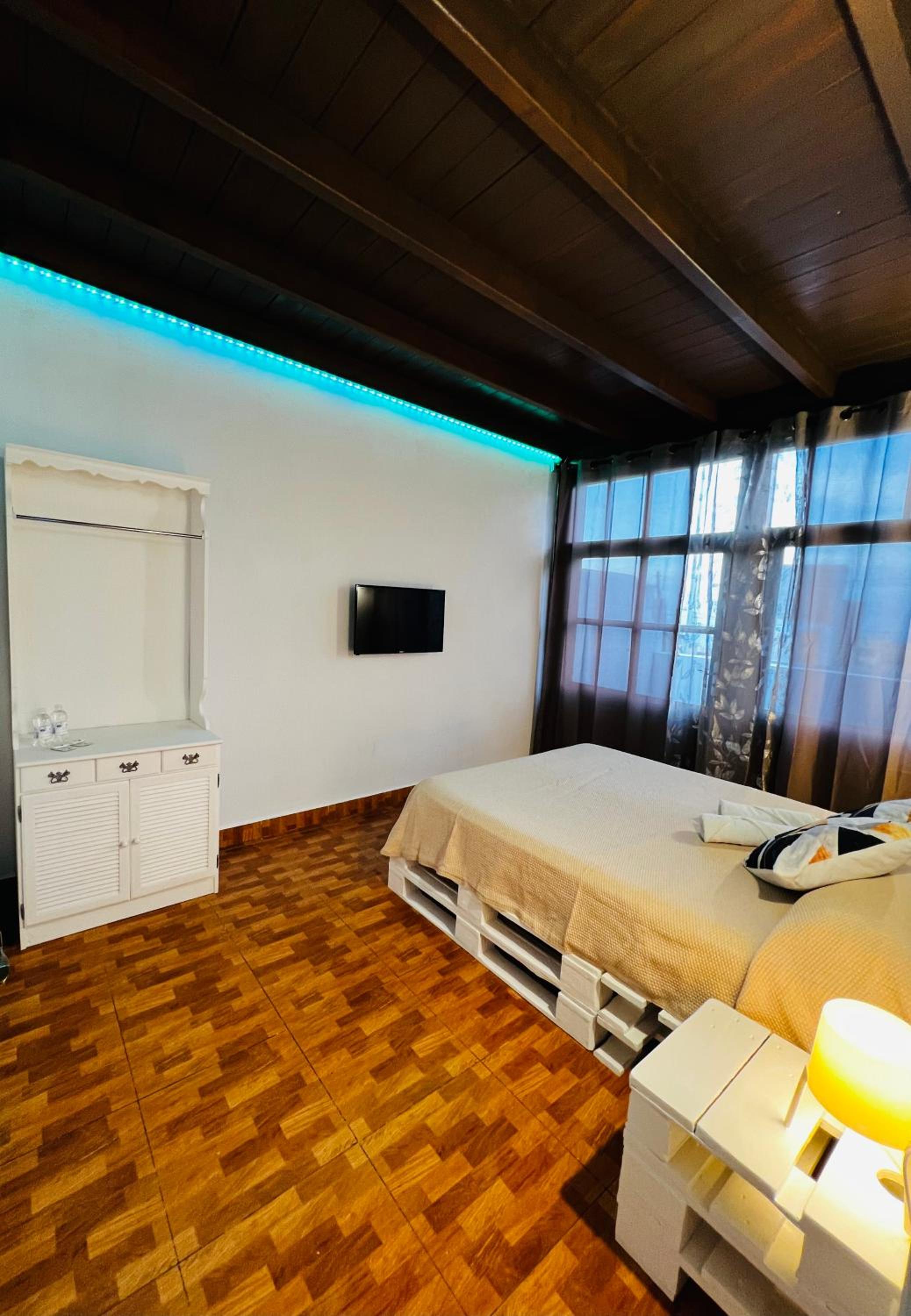 Deluxe Double Room with Balcony and Sea View - Photo 1