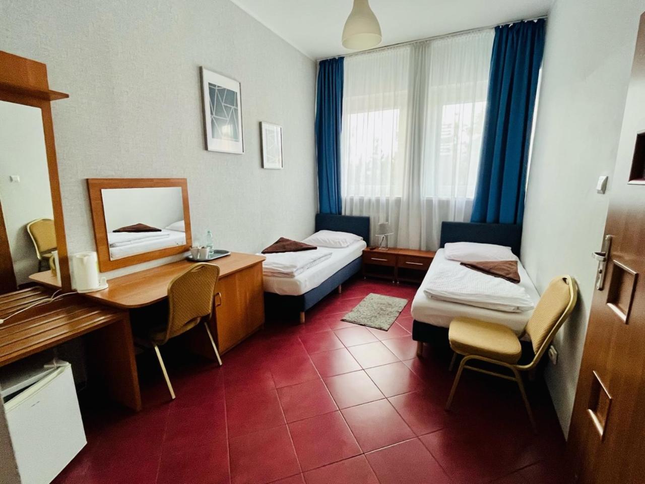 Double or Twin Room - Photo 10