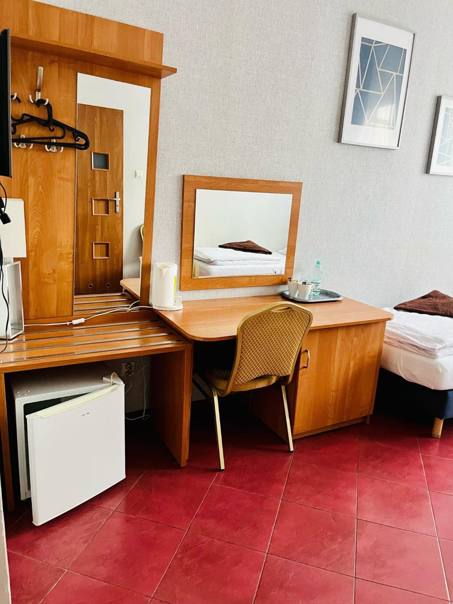 Double or Twin Room - Photo 7