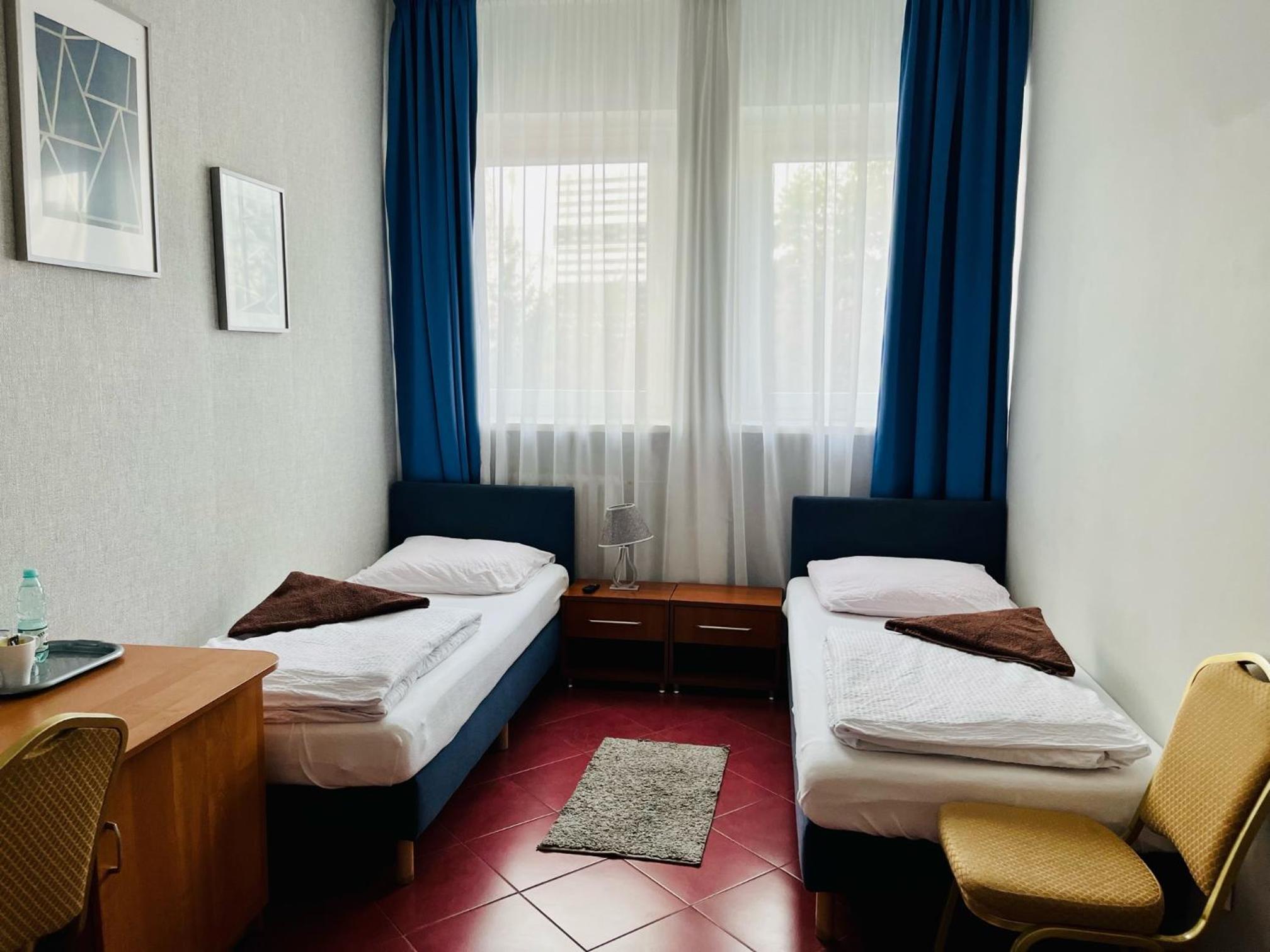 Double or Twin Room - Photo 8