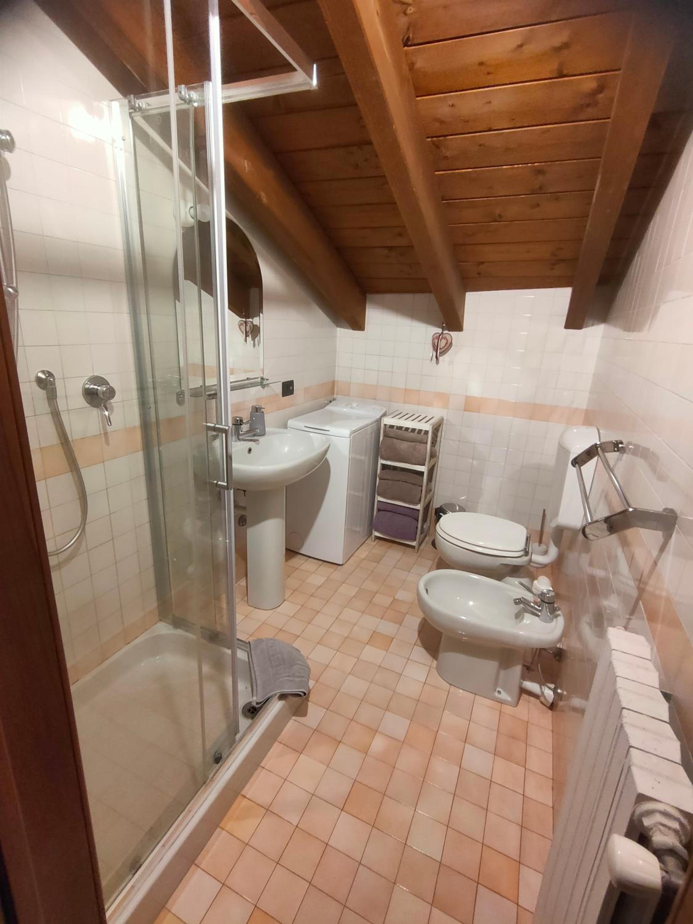 Apartment with Private Parking - Photo 16