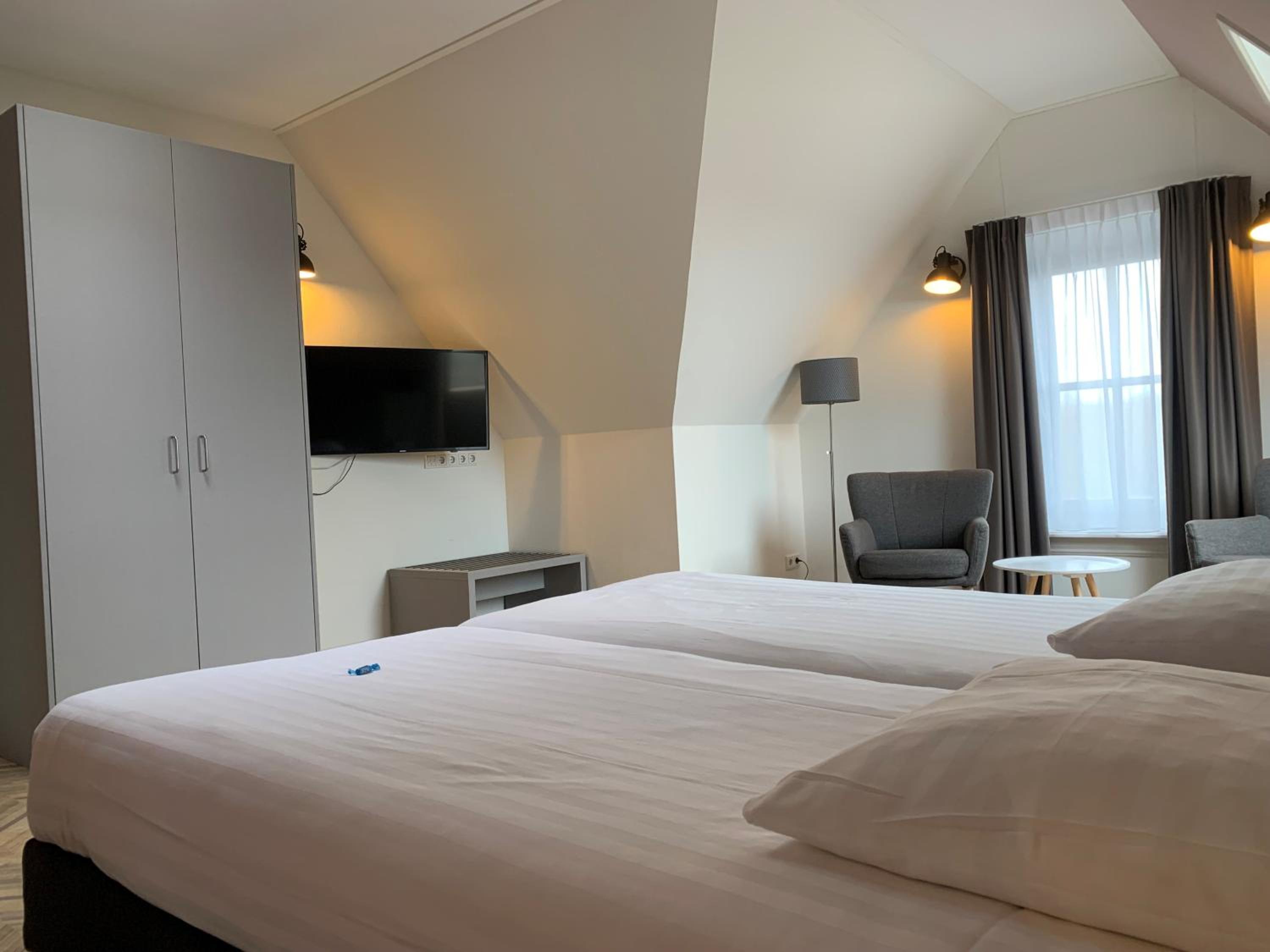 Suite (no pets allowed) photo 2