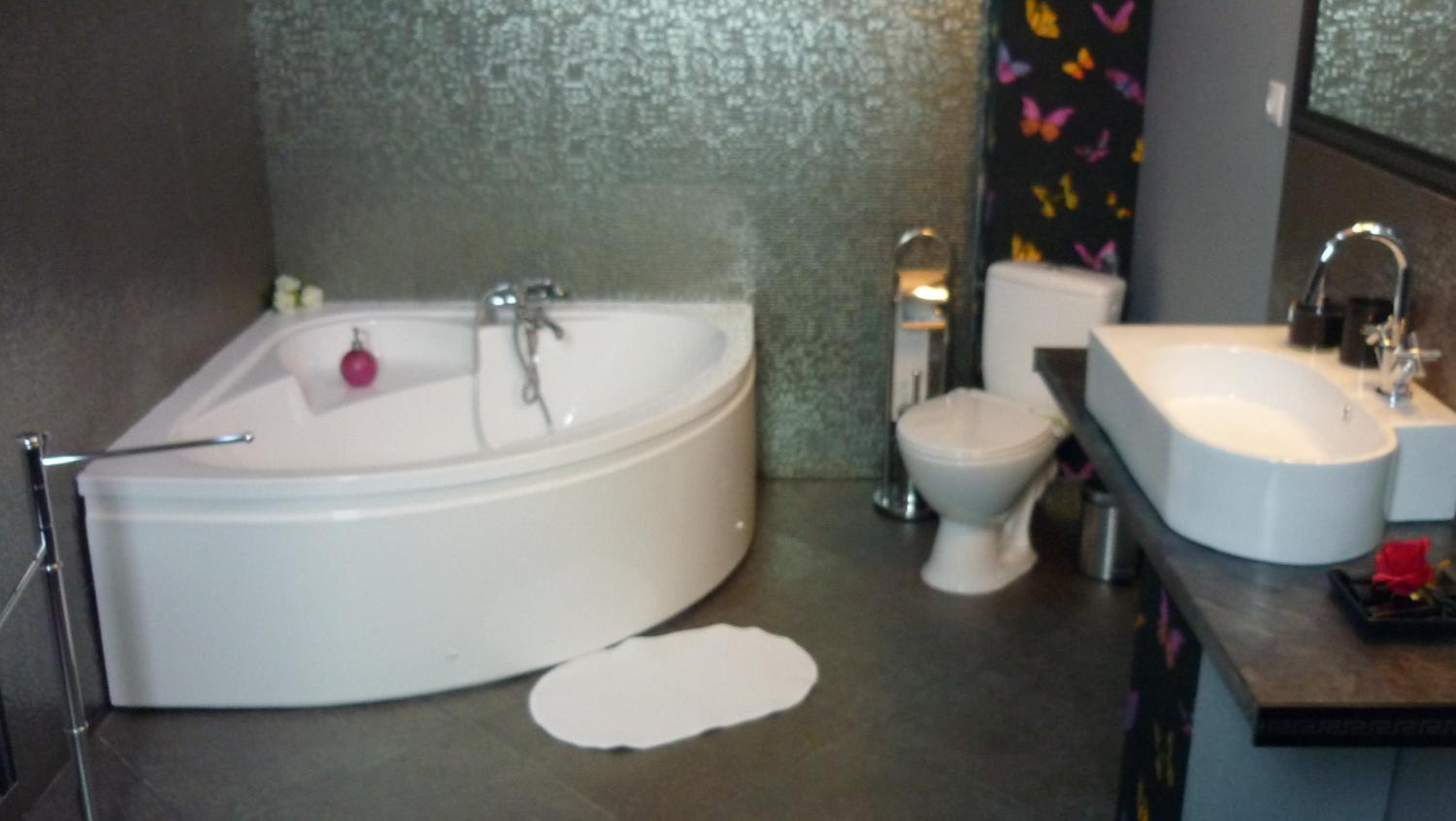 Double Room with Balcony - Photo 8