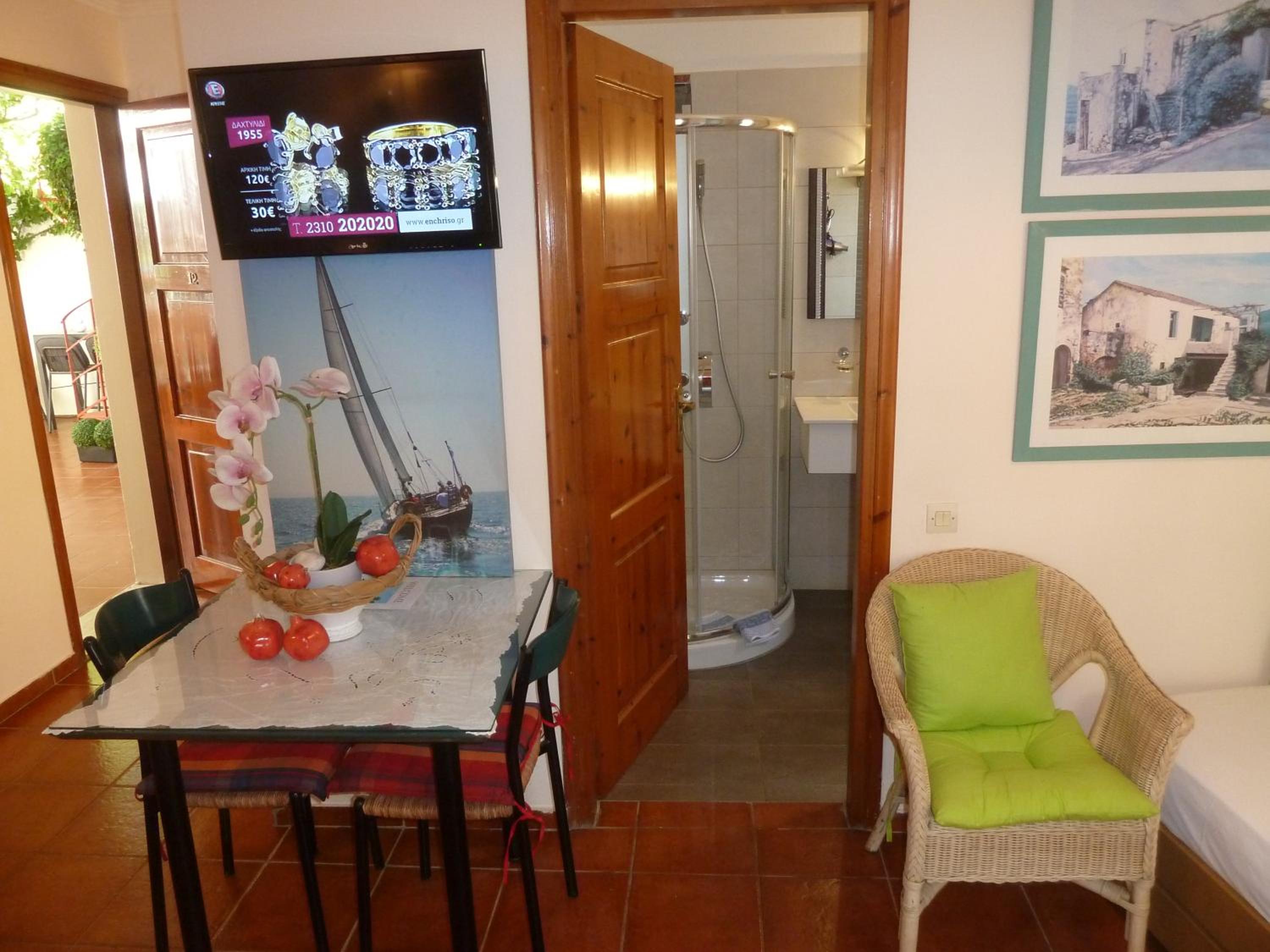 Studio Apartment photo 2