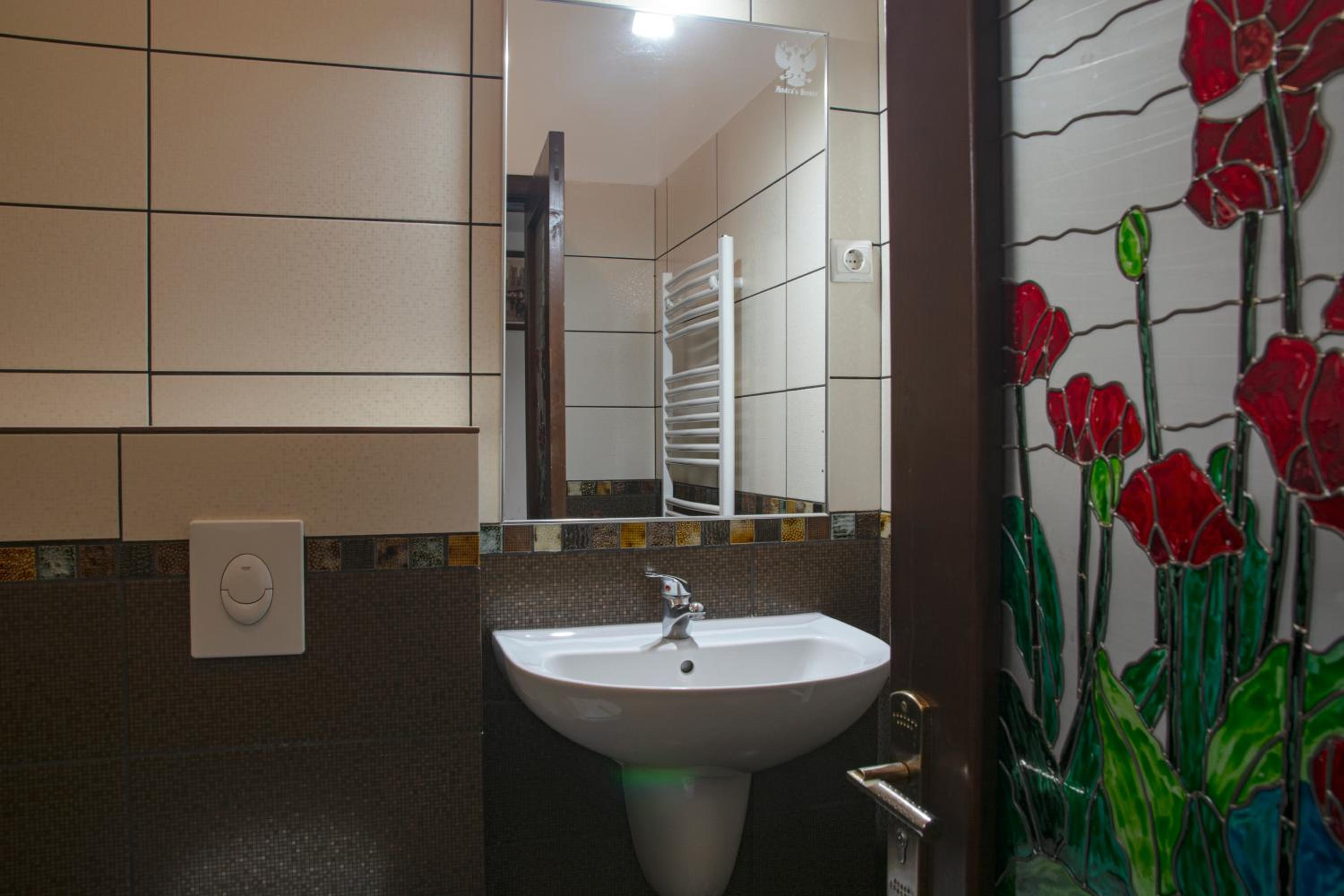 Two-Bedroom Apartment with Balcony - Photo 10