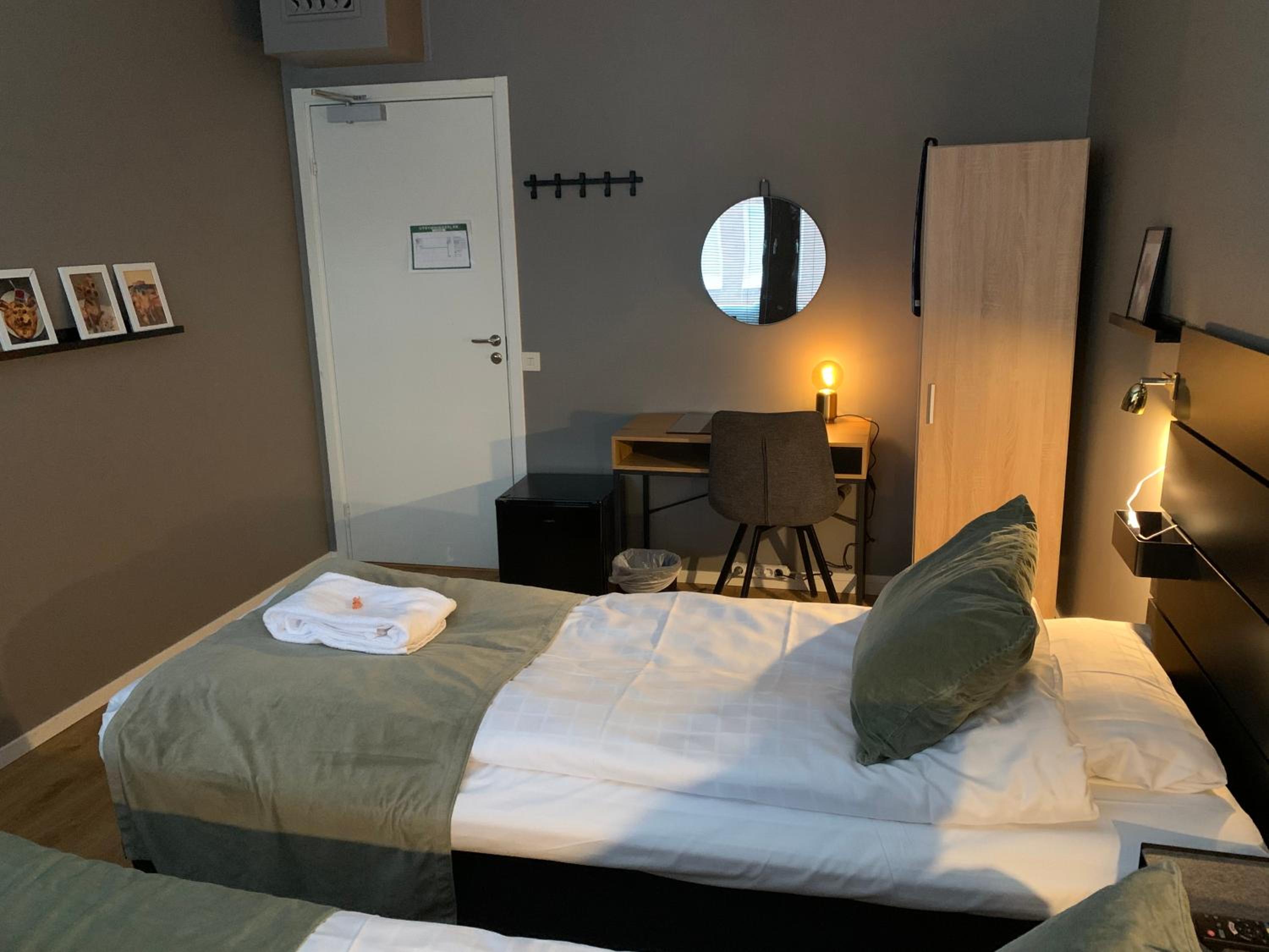 Twin Room with Shared Bathroom photo 3
