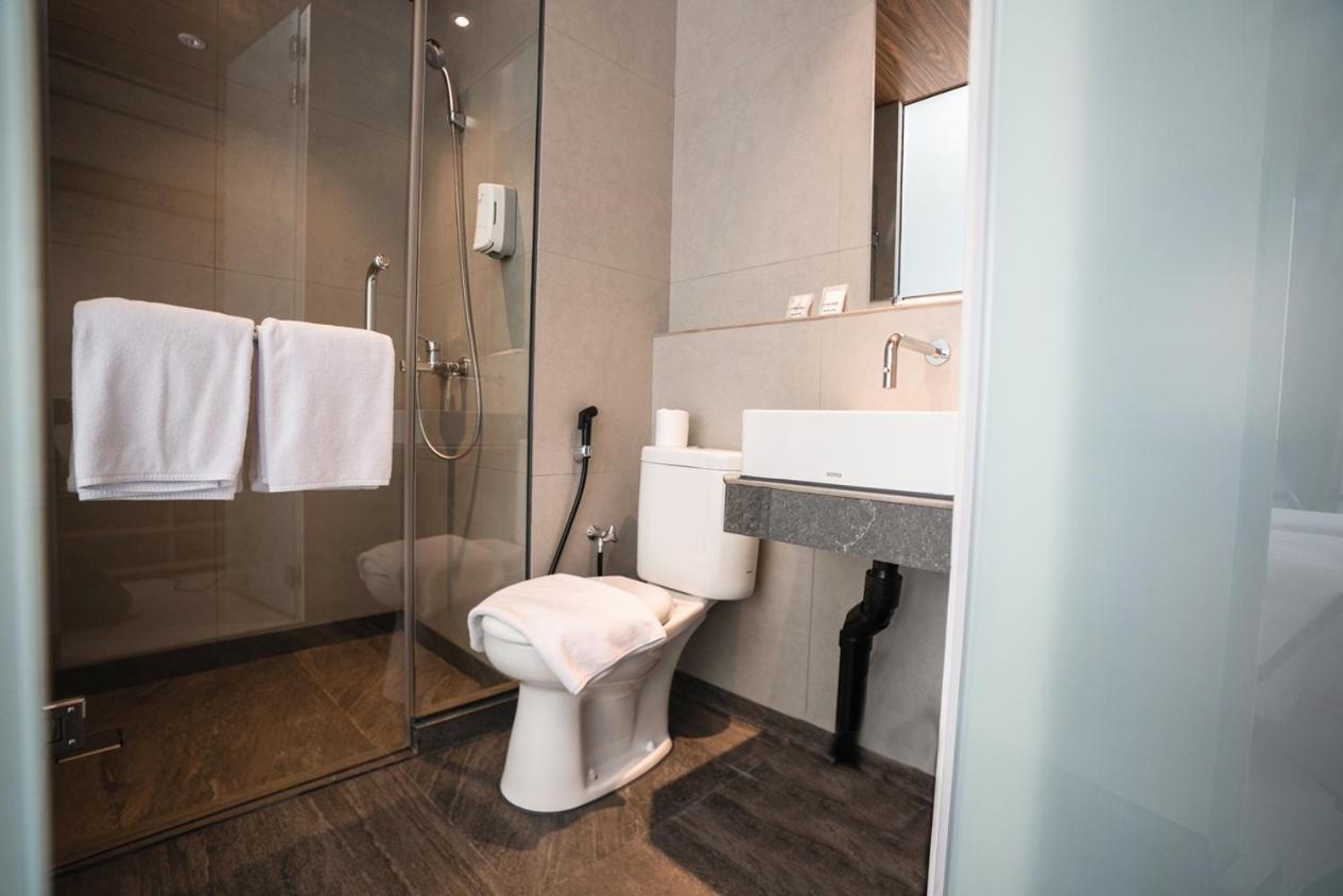 Deluxe Double Room with Free Airport Shuttle - Photo 6
