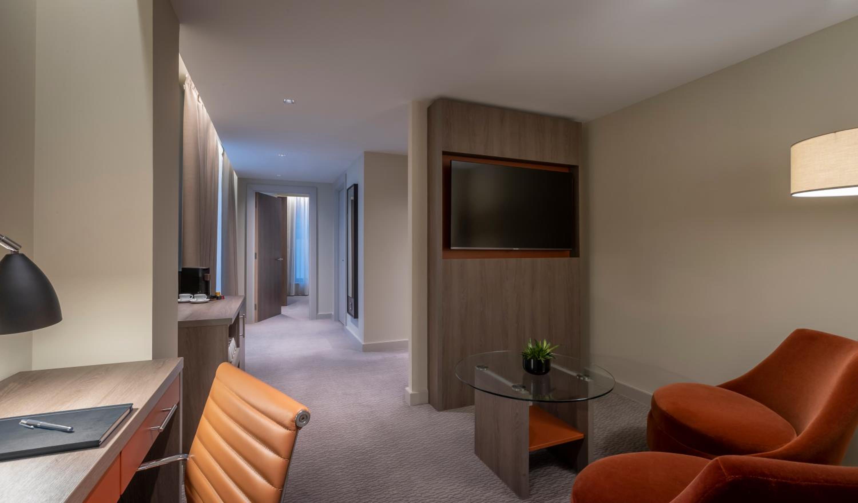 Suite - Photo 3