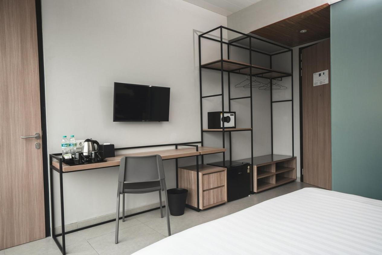 Deluxe Double Room with Free Airport Shuttle - Photo 1