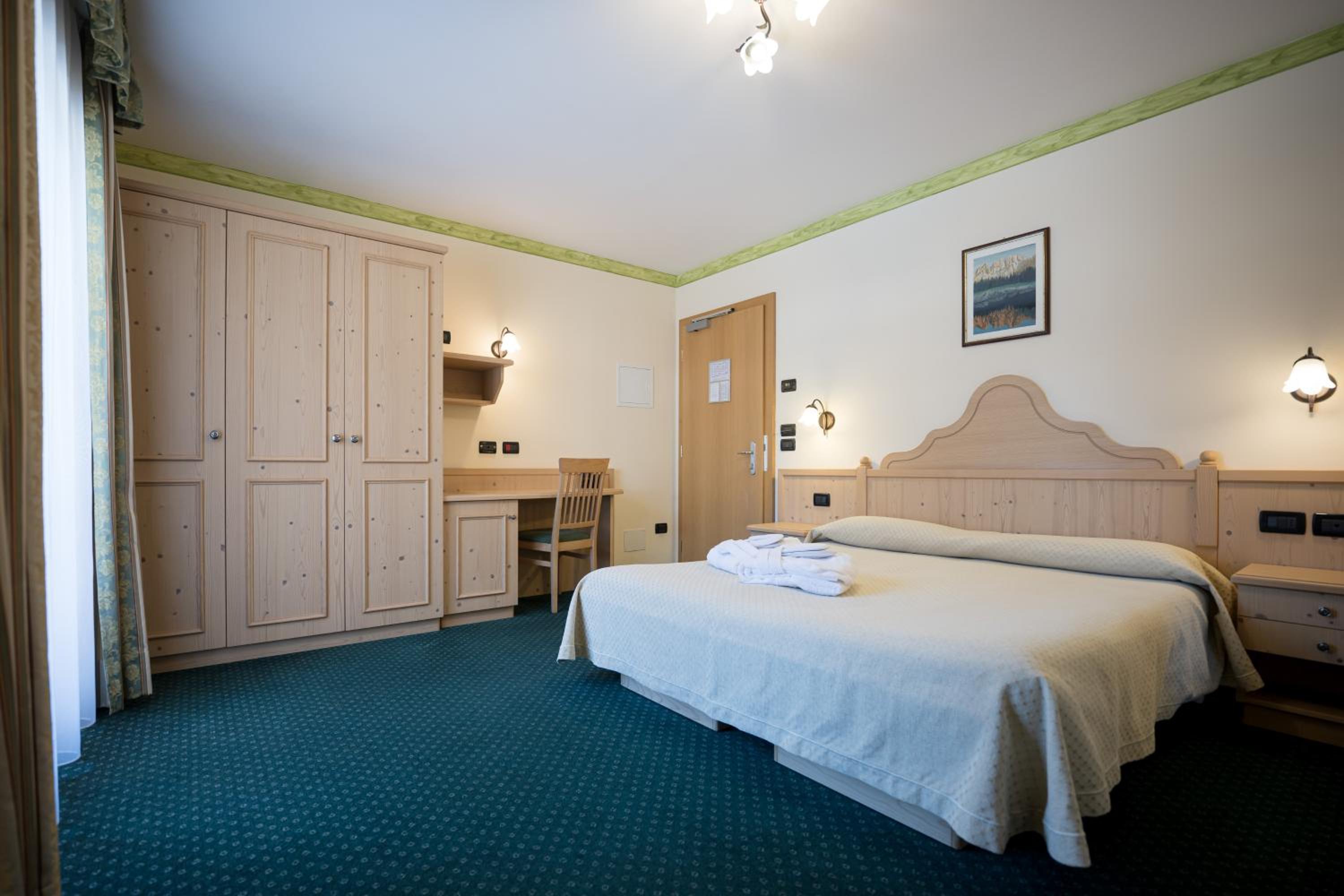 Superior King Room with Garden View photo 2