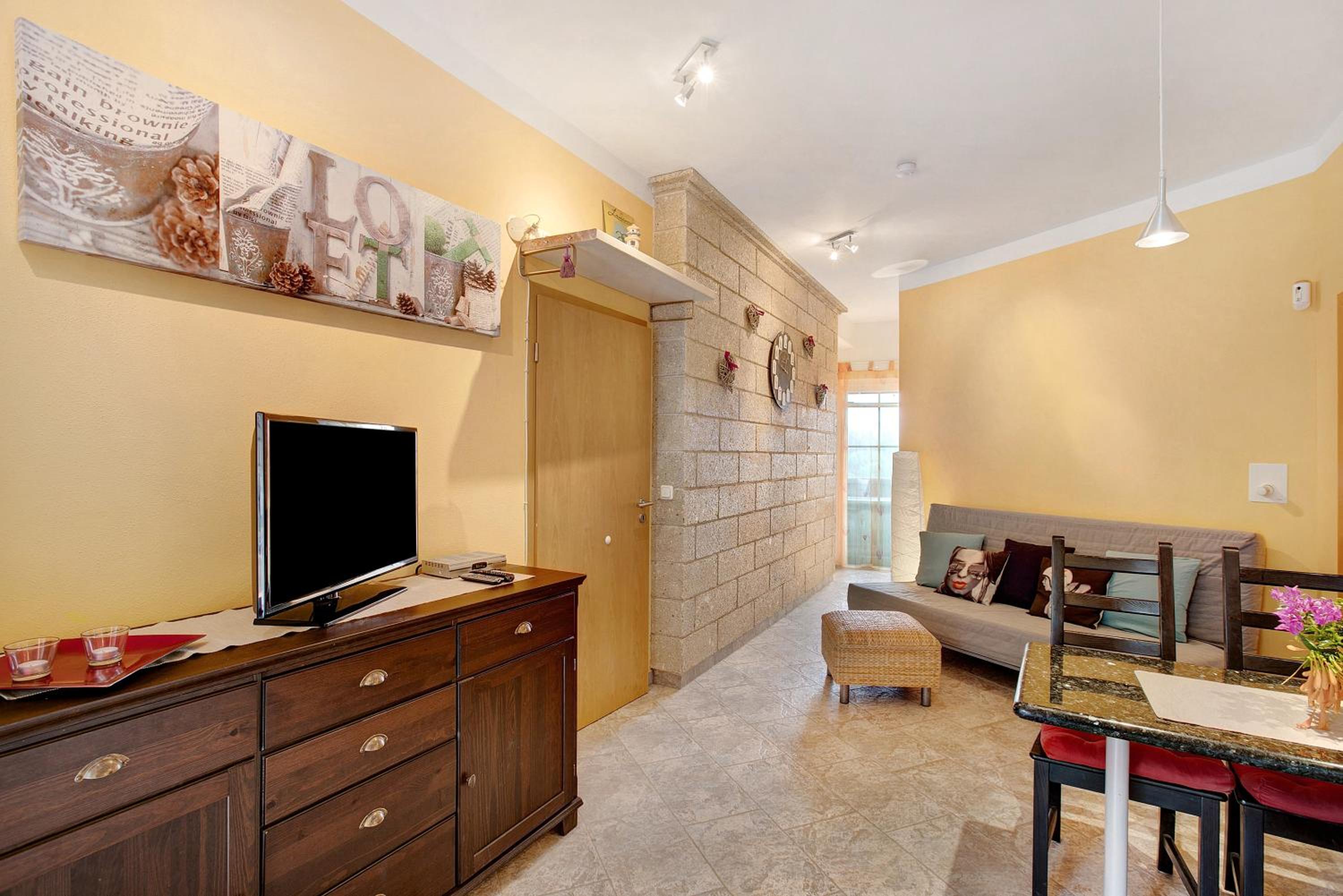 Superior One-Bedroom Apartment