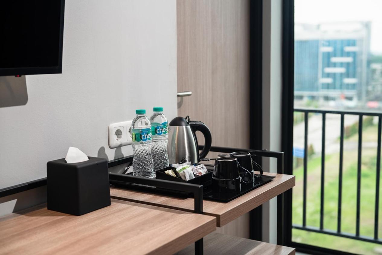 Deluxe Double Room with Free Airport Shuttle - Photo 3