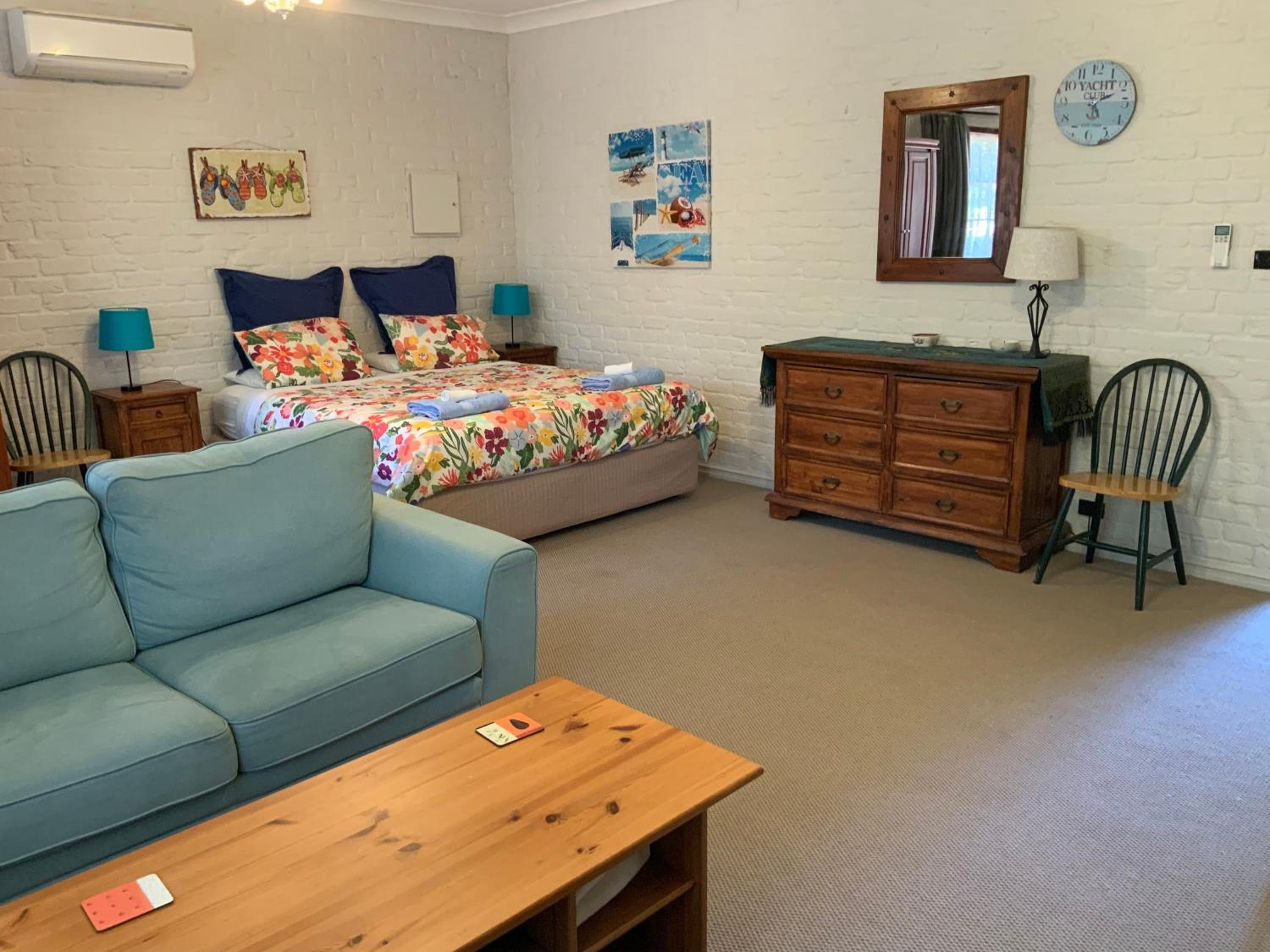 Studio Apartment - Photo 24