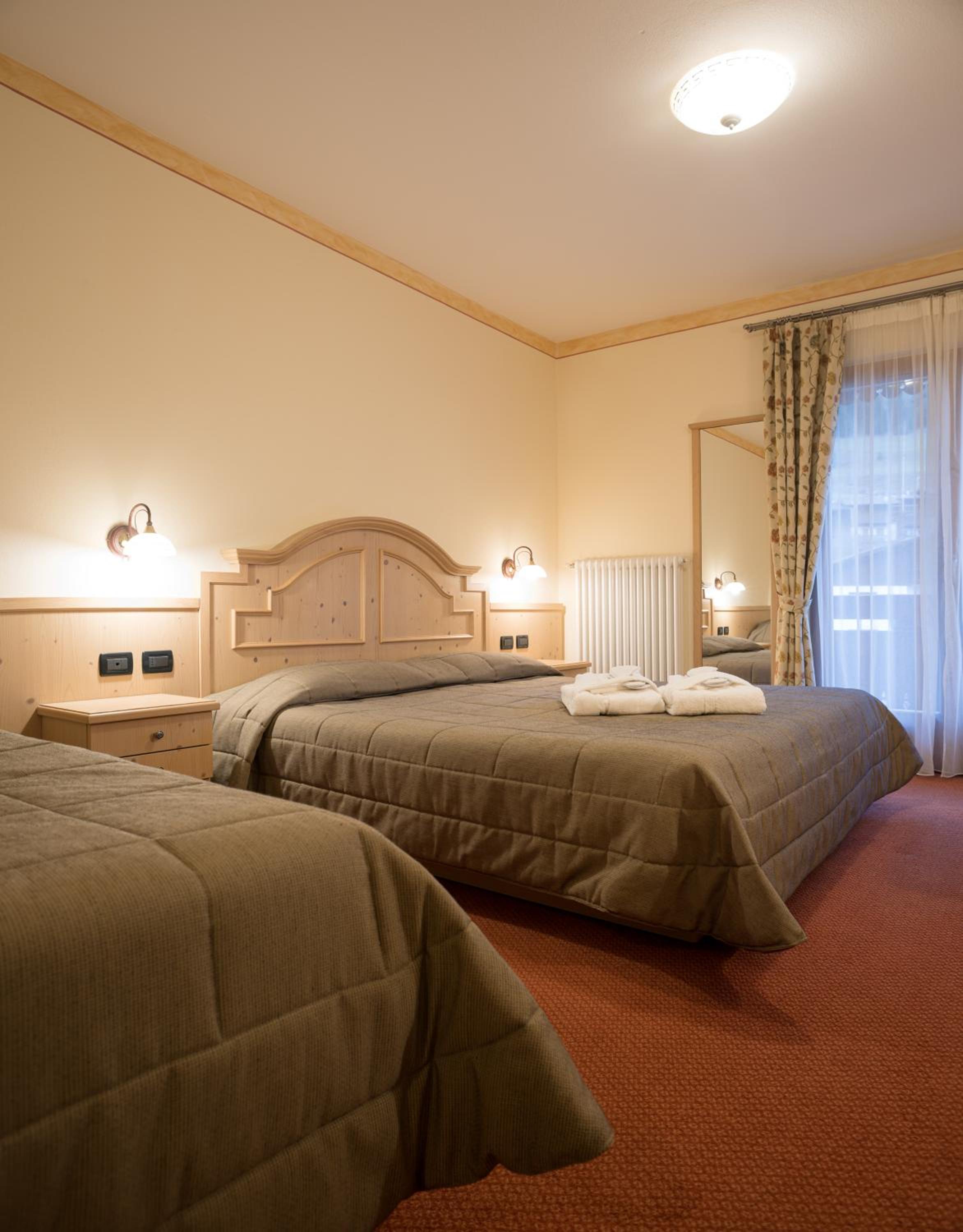 Superior King Room - Photo 5