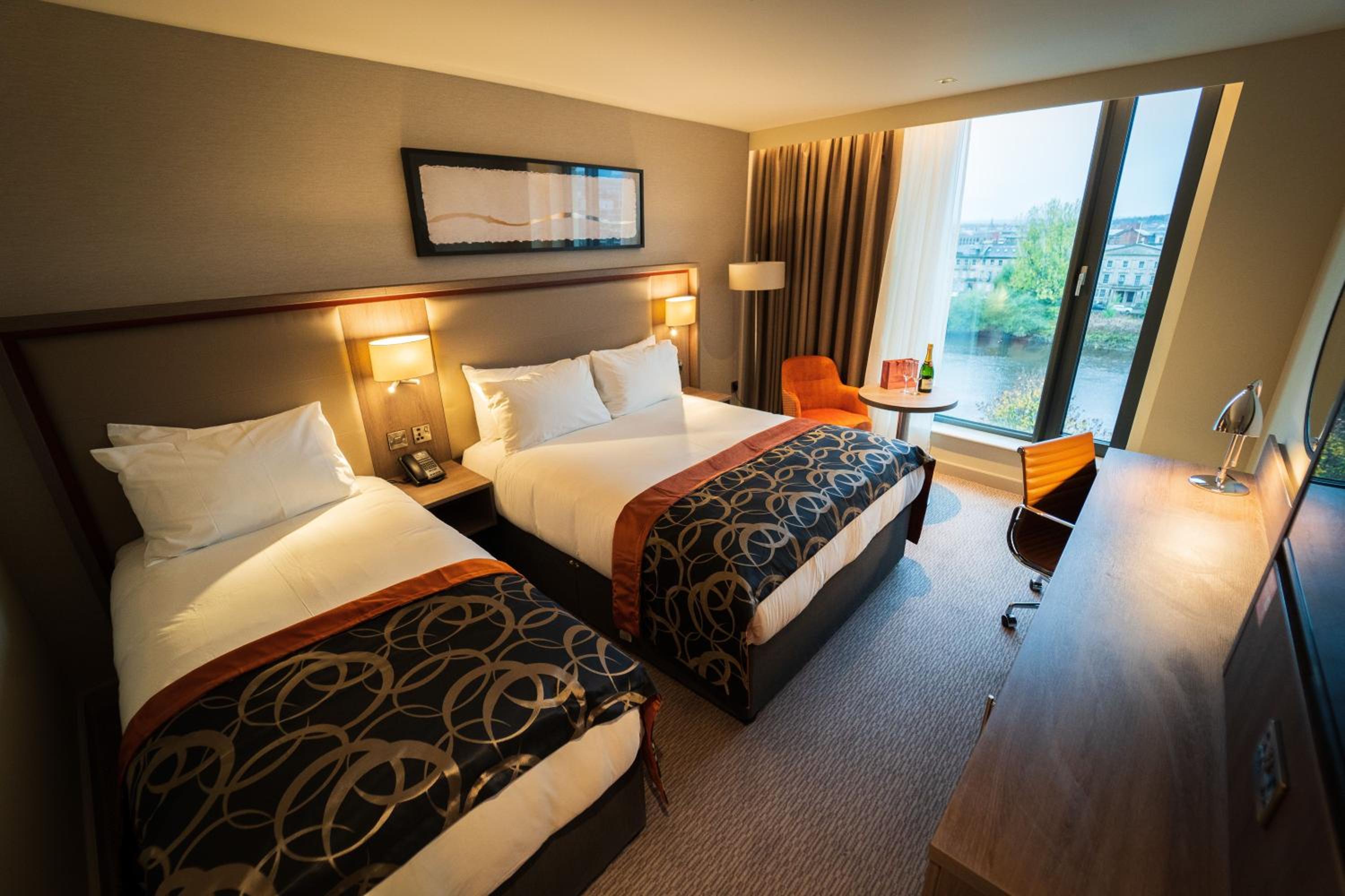 Deluxe Double and Single Room - Photo 5
