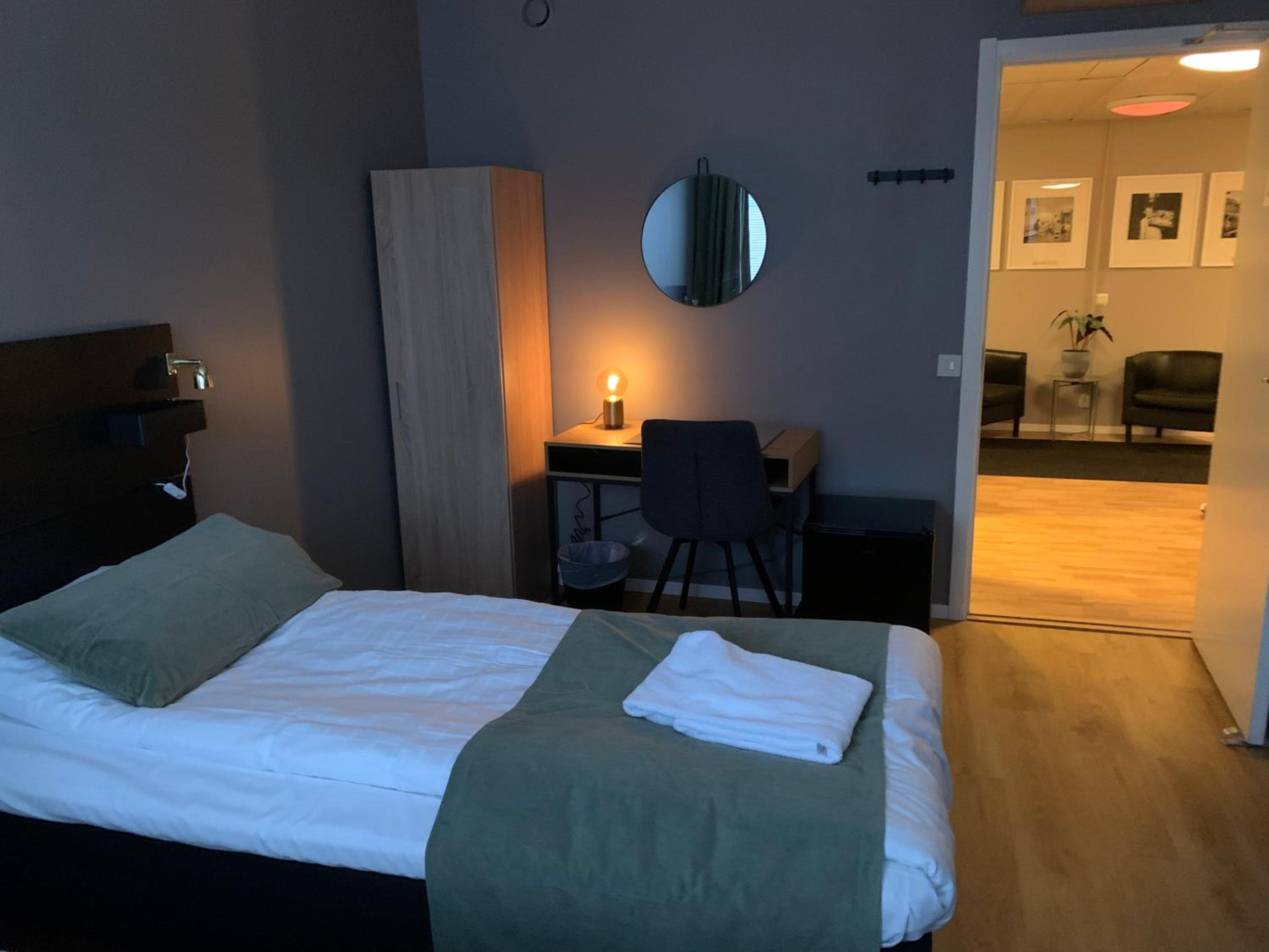Twin Room with Shared Bathroom photo 2