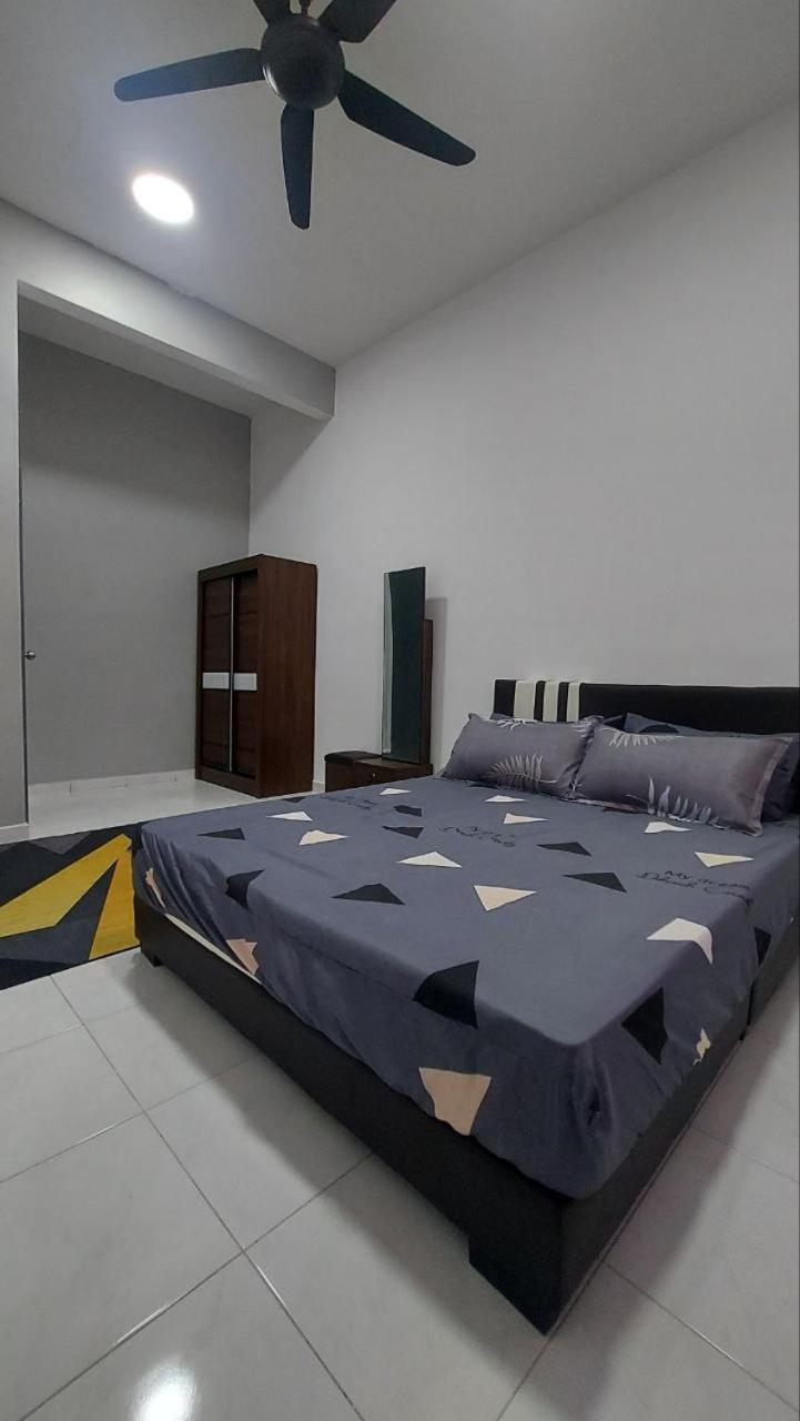 Four-Bedroom House photo 3
