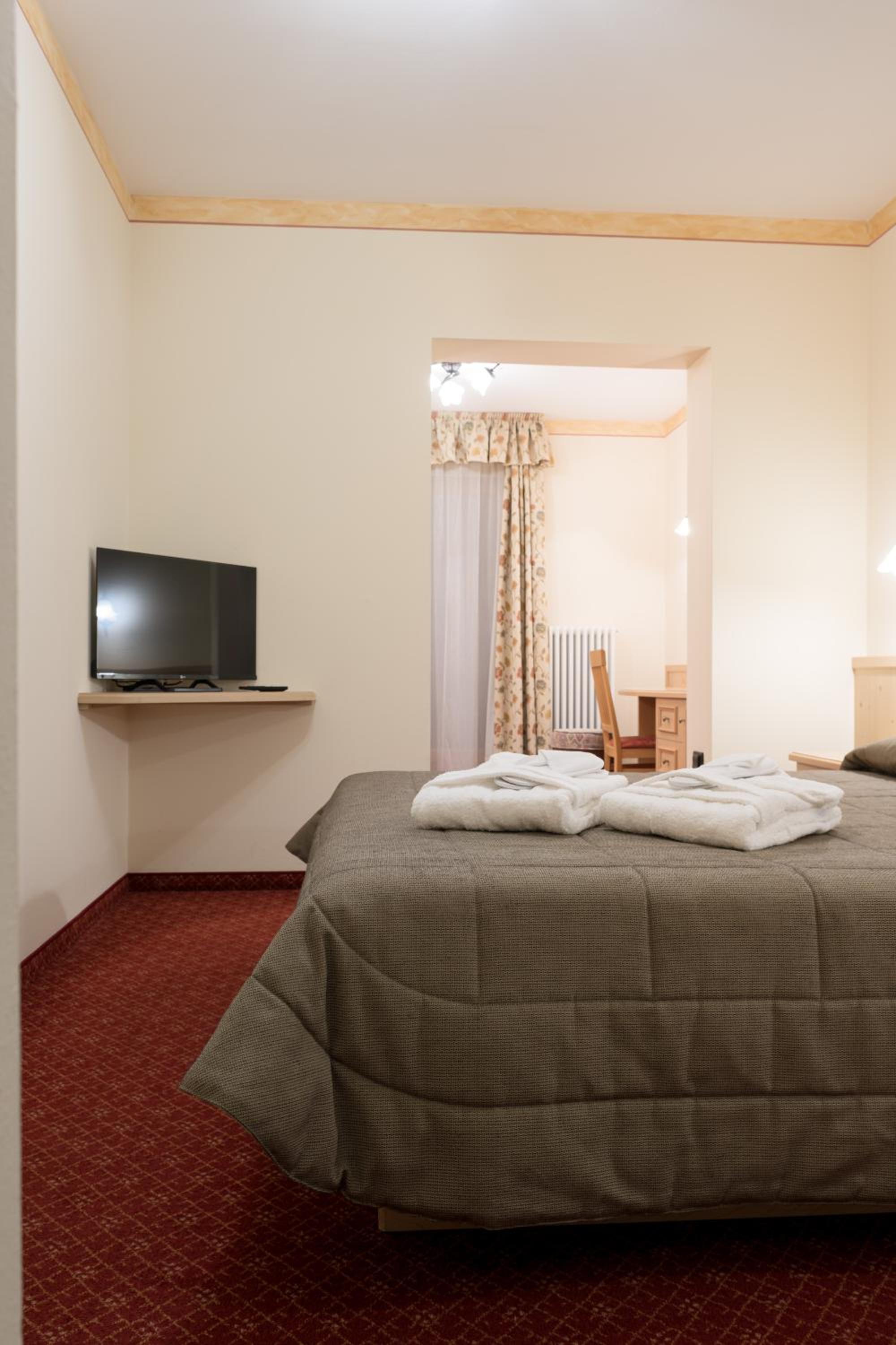 Superior King Room - Photo 4