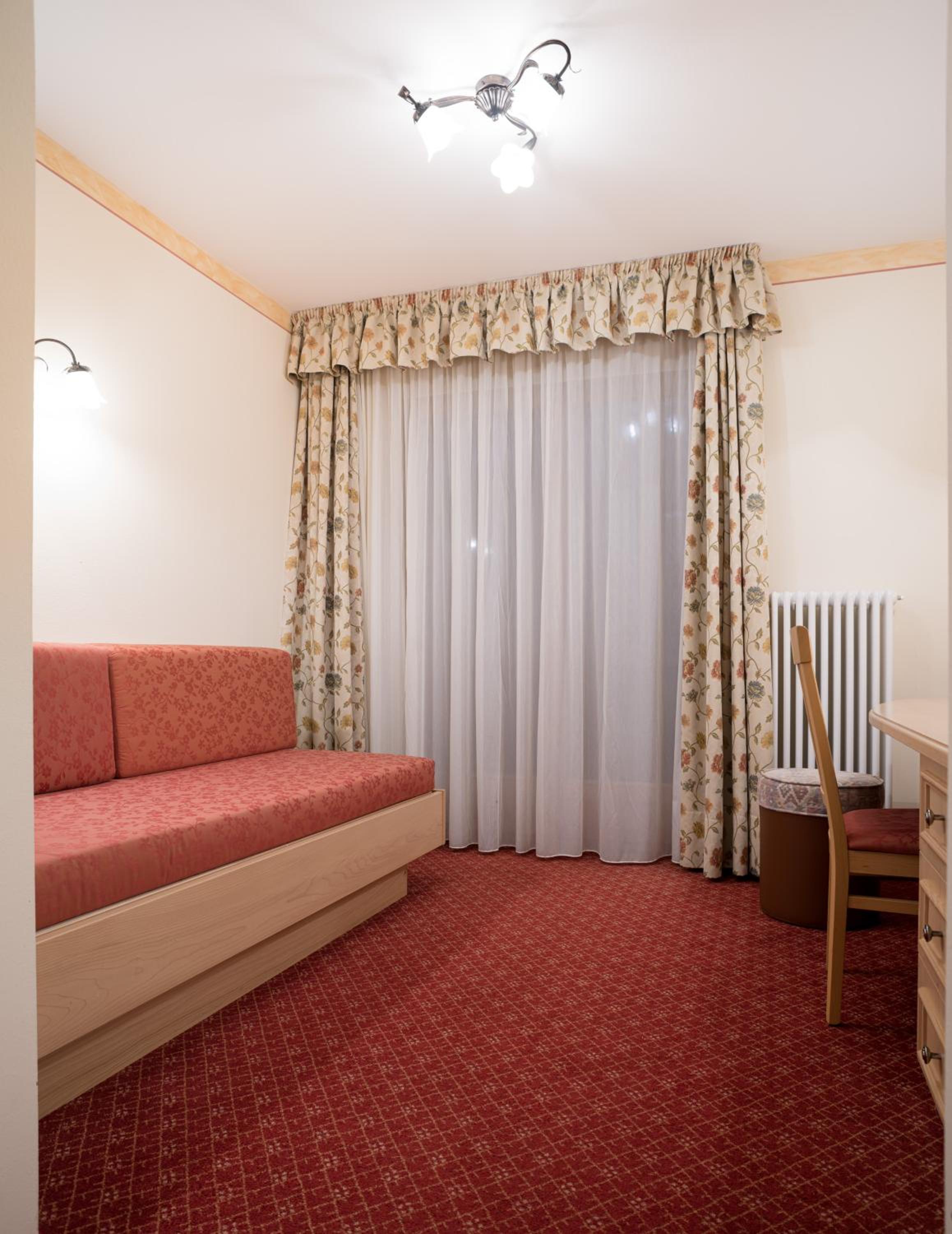 Superior King Room - Photo 3