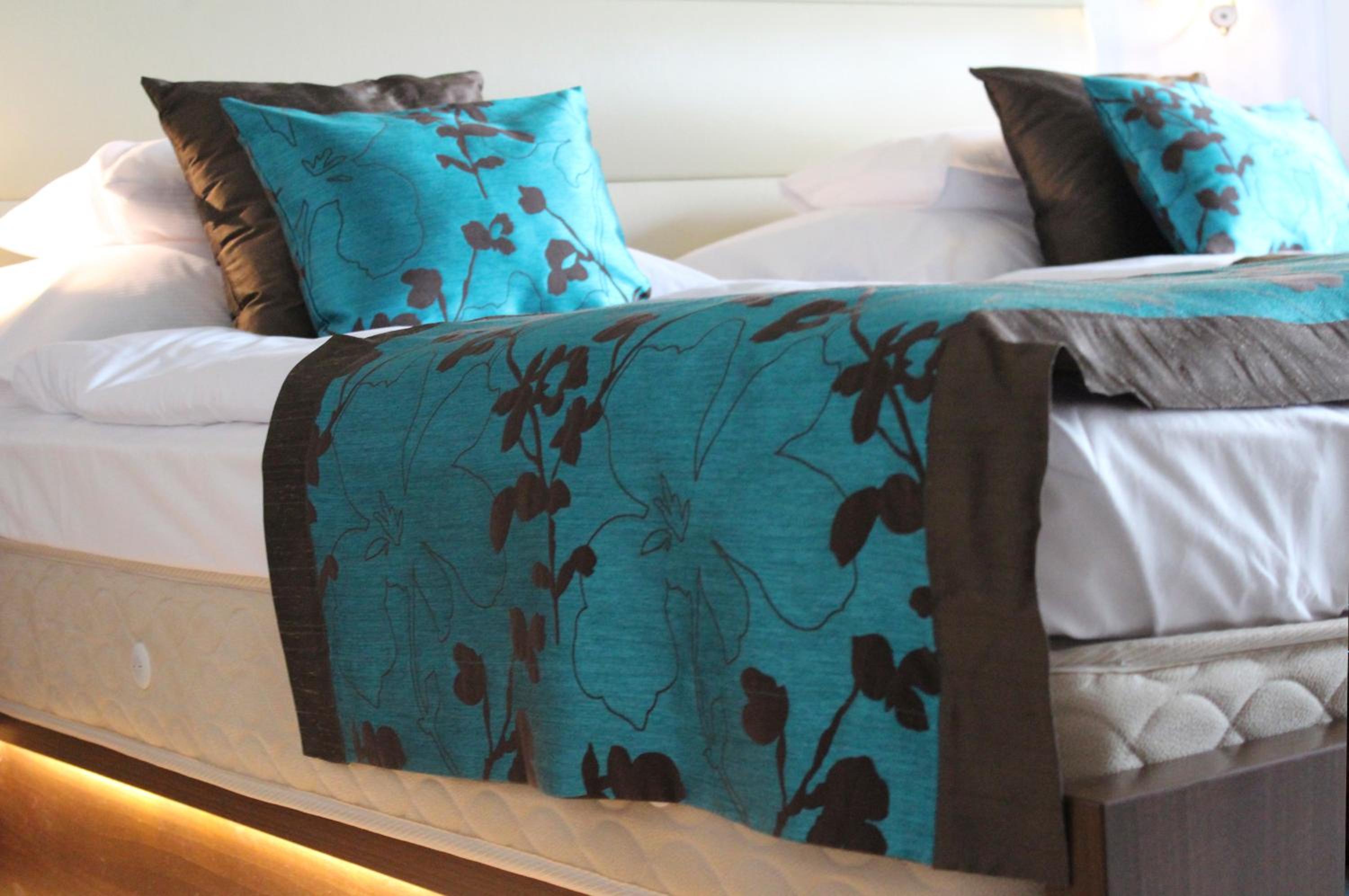 Deluxe Double Room with Side Lake View and Balcony photo 1
