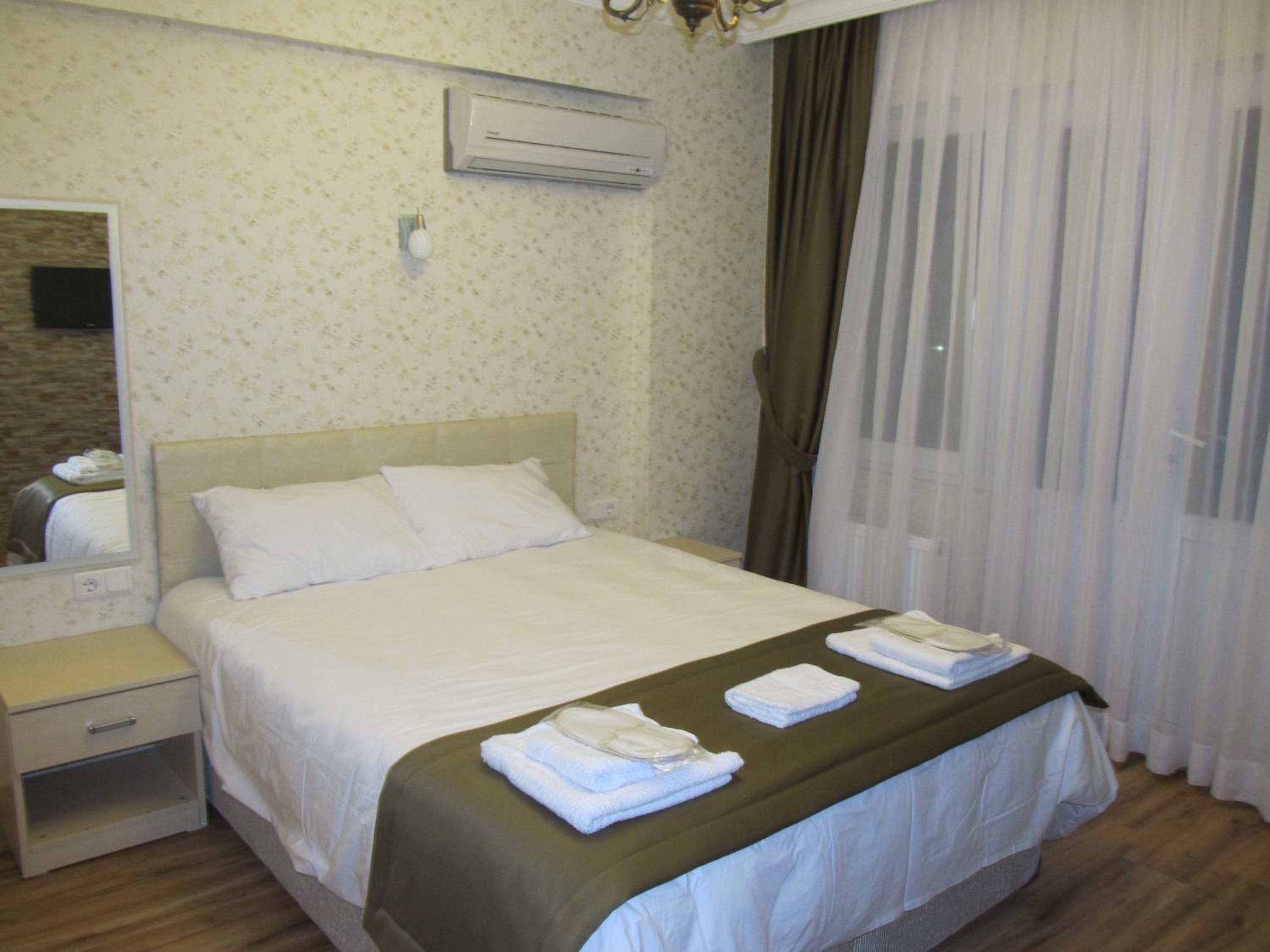 Deluxe Double Room with Balcony 1