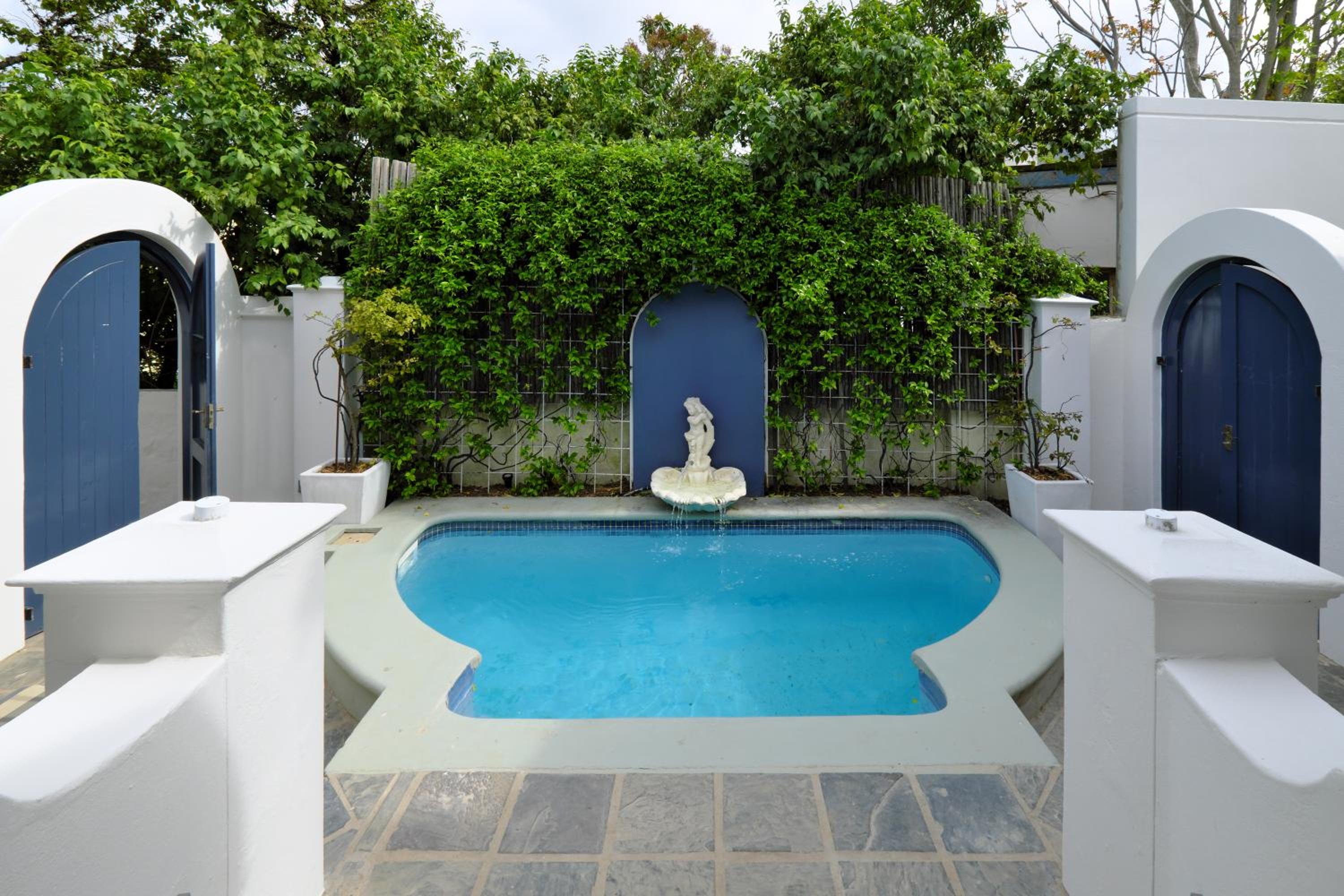 Superior Pool Room - Photo 4