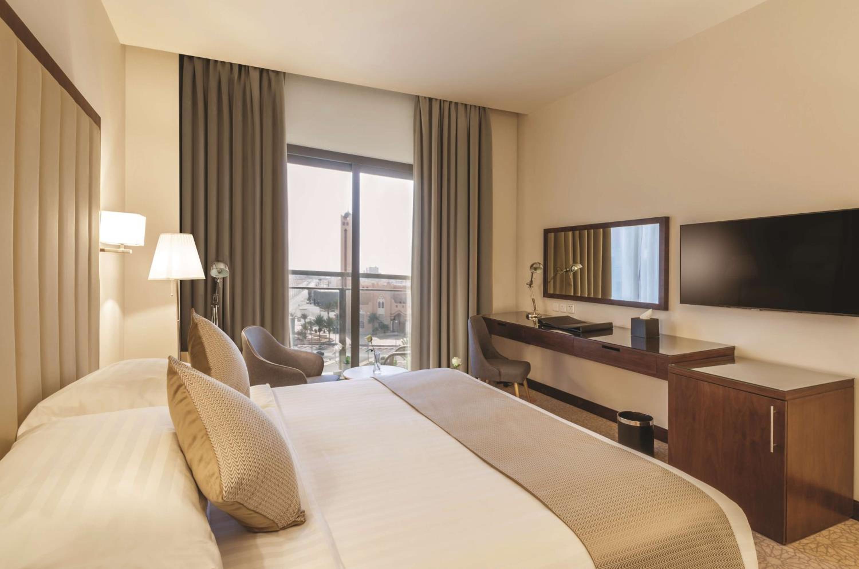 Deluxe King Room - Smoking - Photo 1