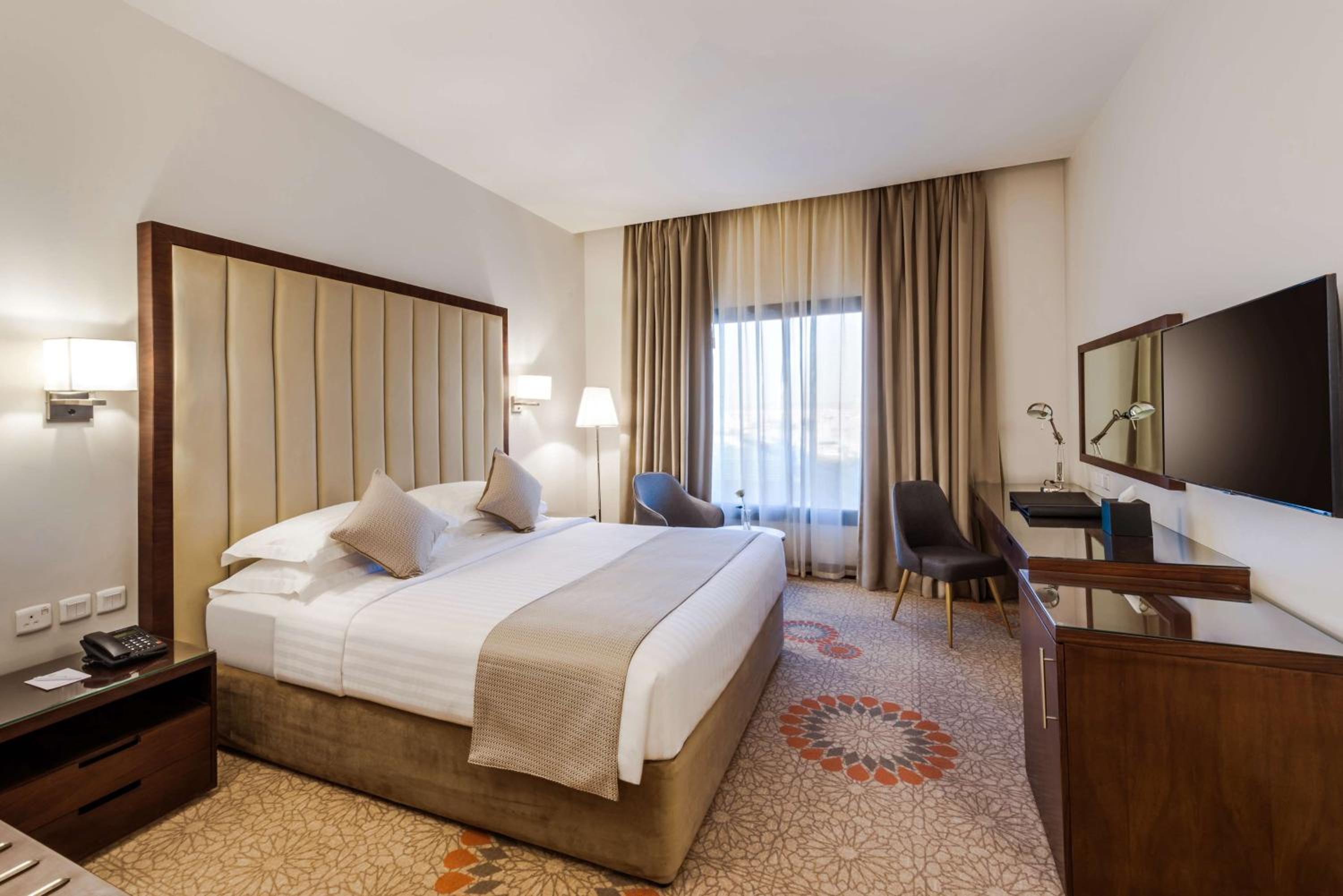 Superior King Room - Non-Smoking - Photo 2