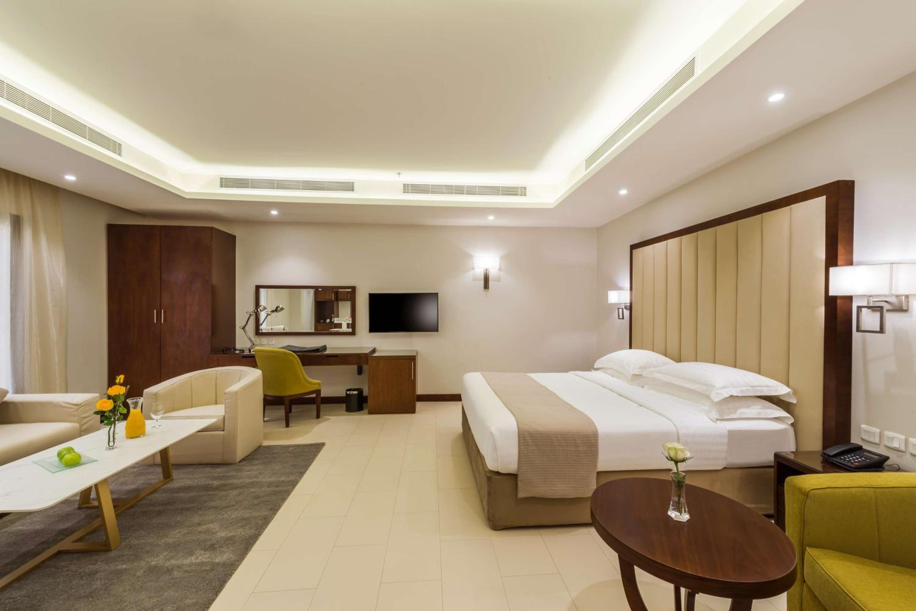 Junior King Suite - Non-Smoking - Photo 4