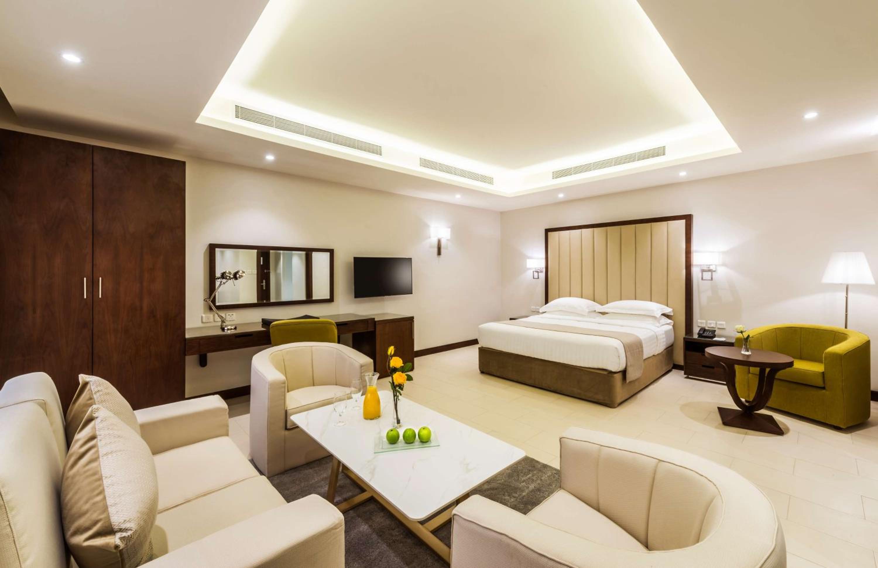 Junior King Suite - Non-Smoking - Photo 1