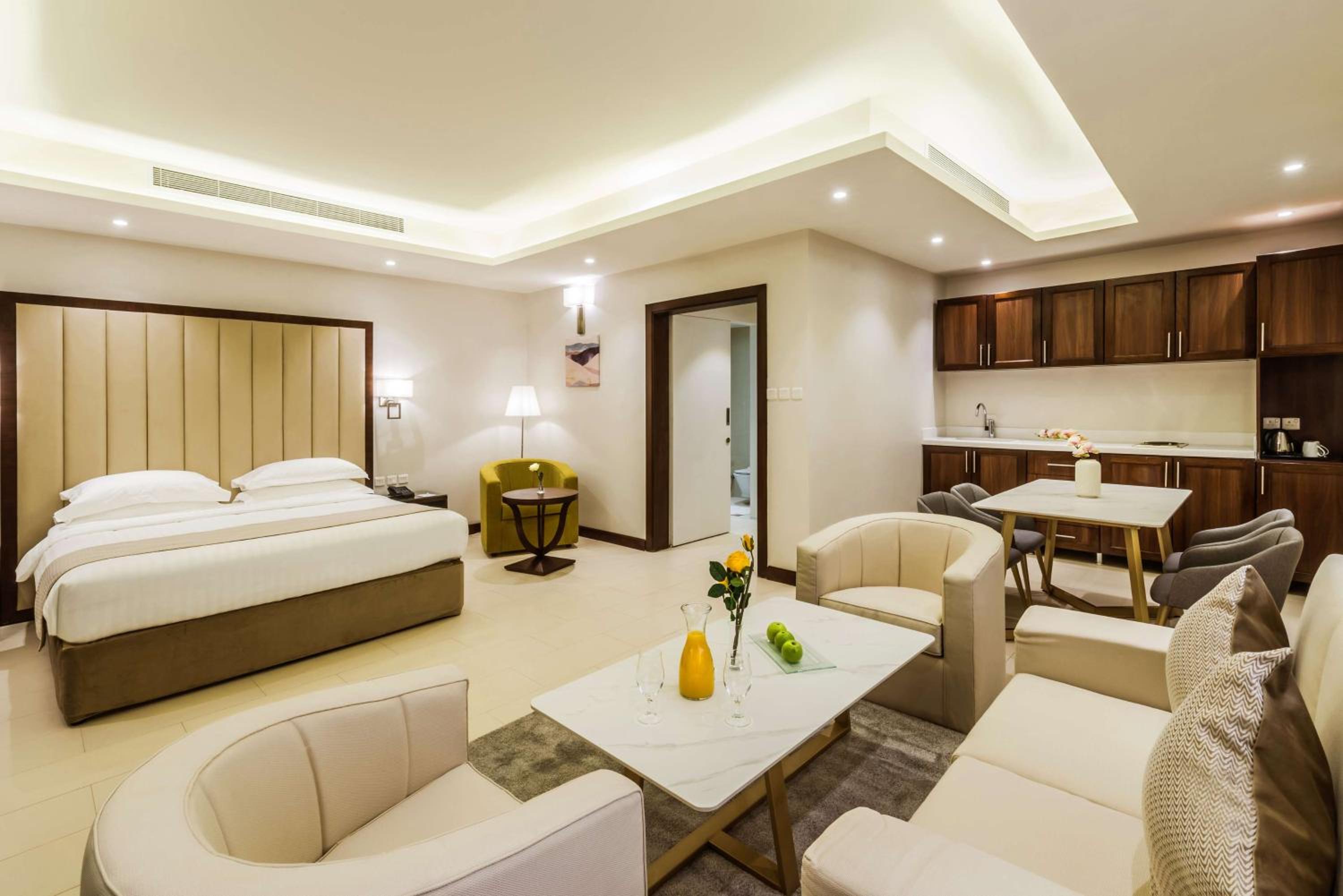 Junior King Suite - Non-Smoking - Photo 3