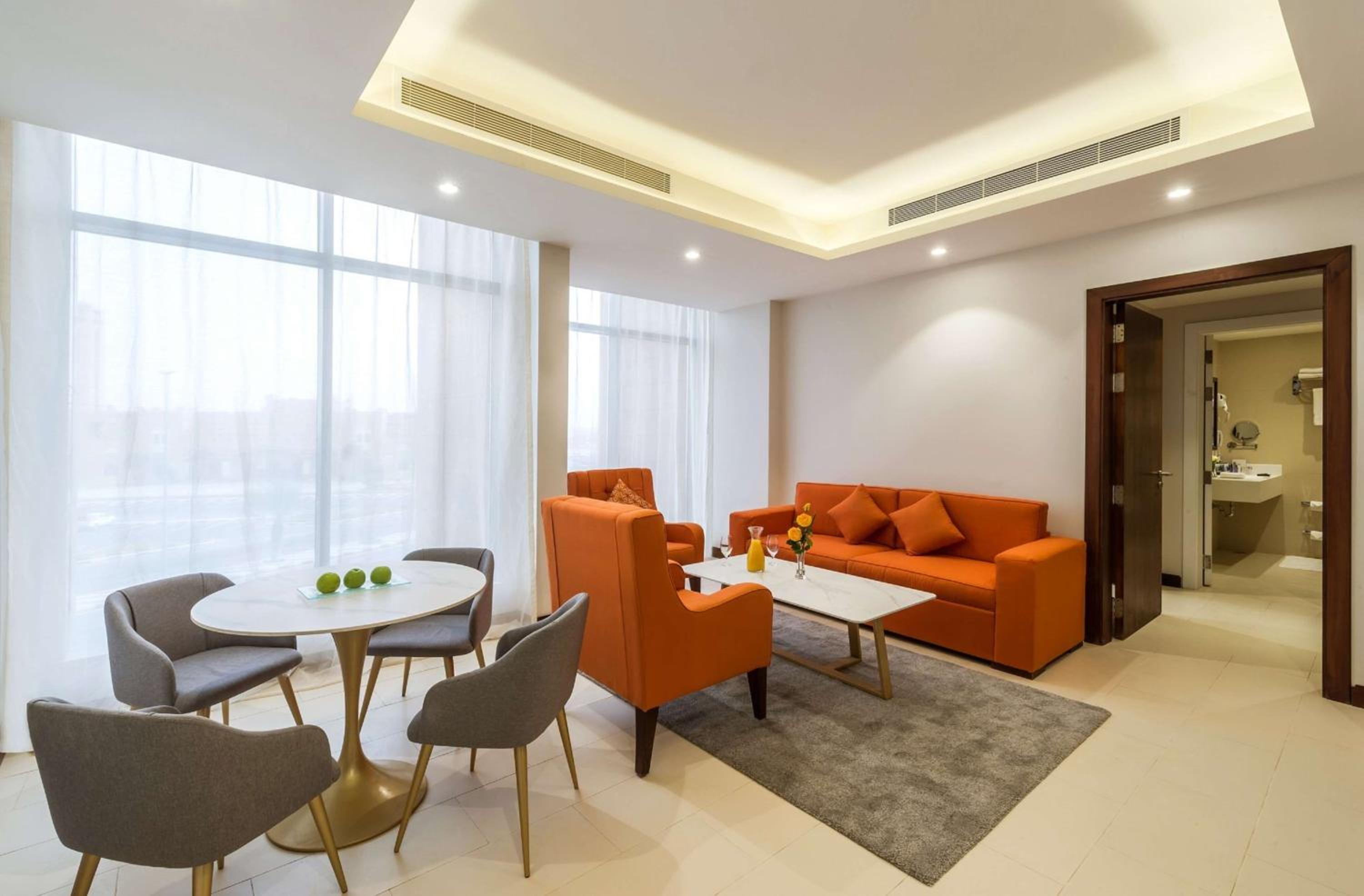 Premium King Suite with City View - Photo 2