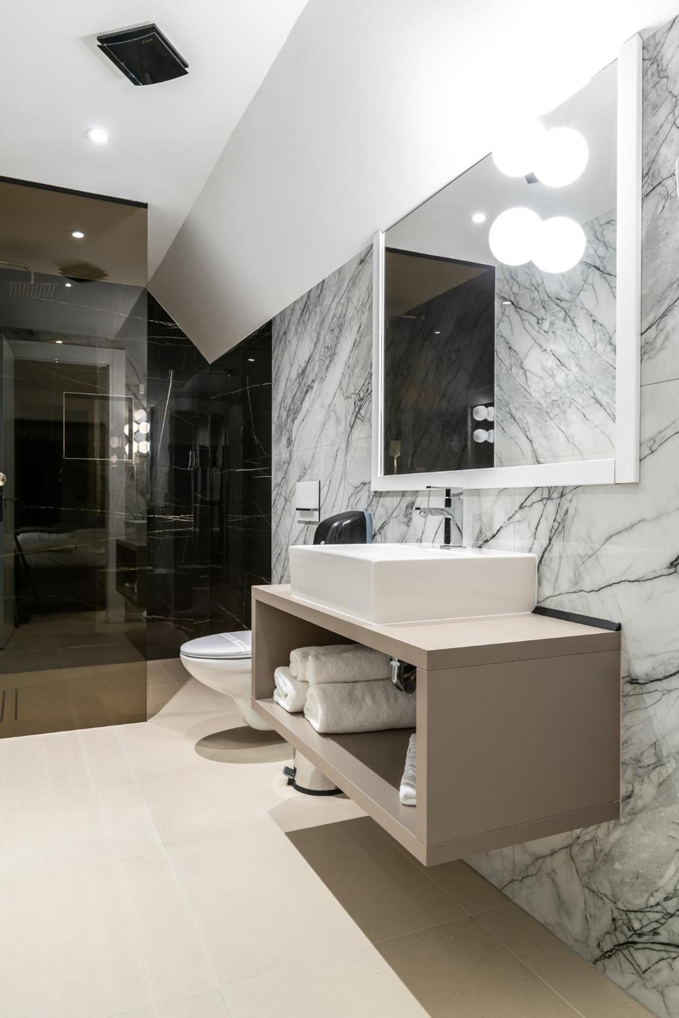 Superior Deluxe Double or Twin Room  - Photo 25