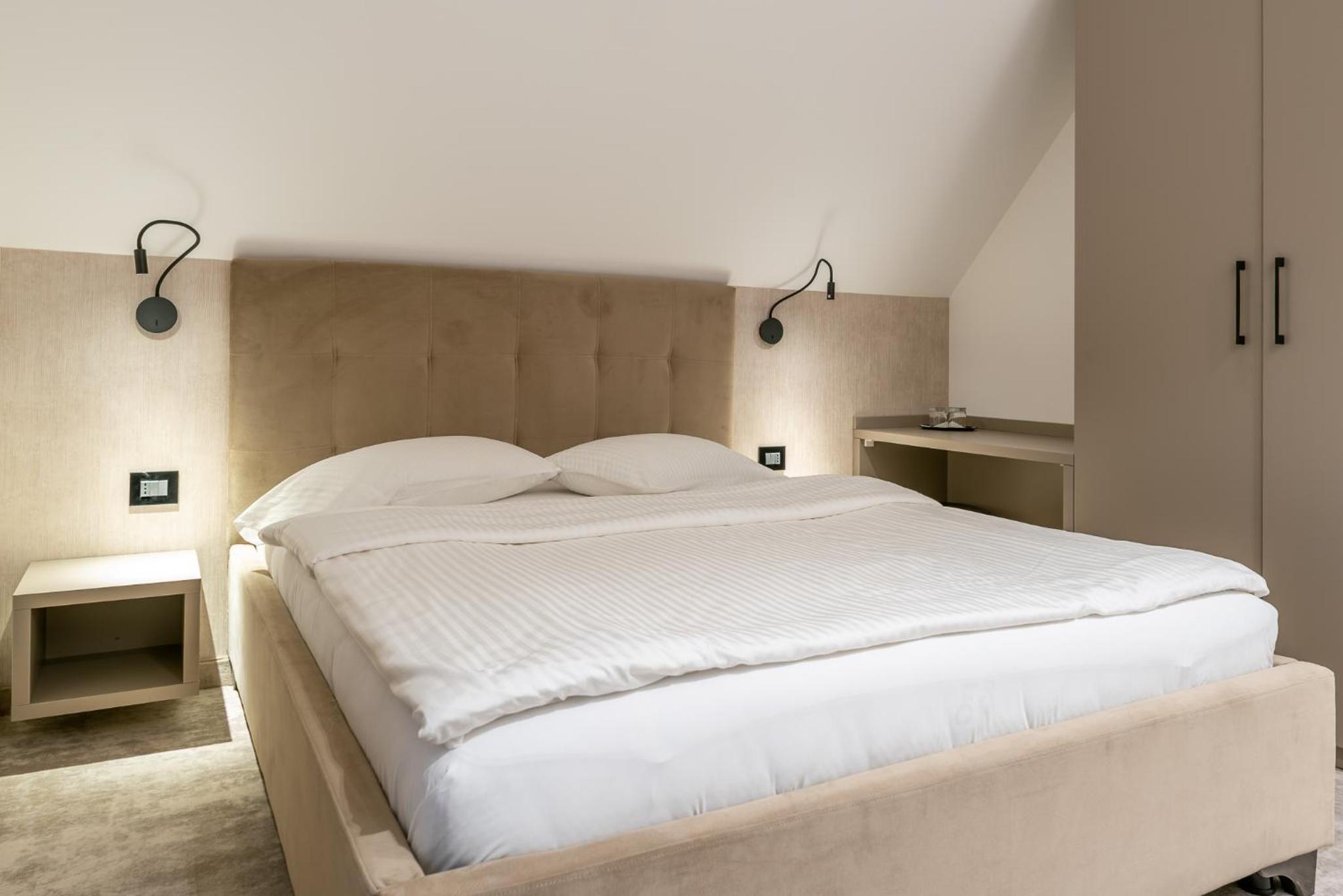 Superior Double or Twin Room - Photo 31